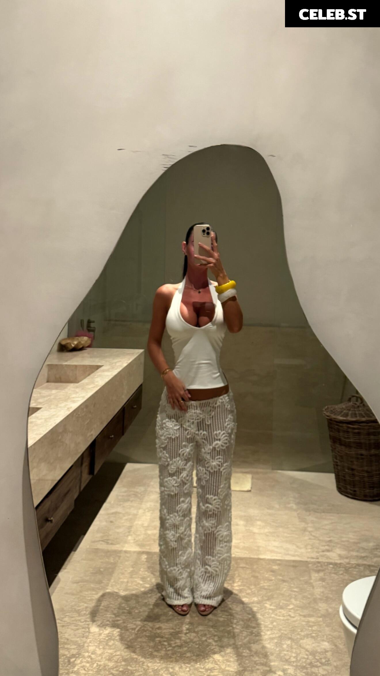 Maddy Cheary / maddycheary Image 3531048