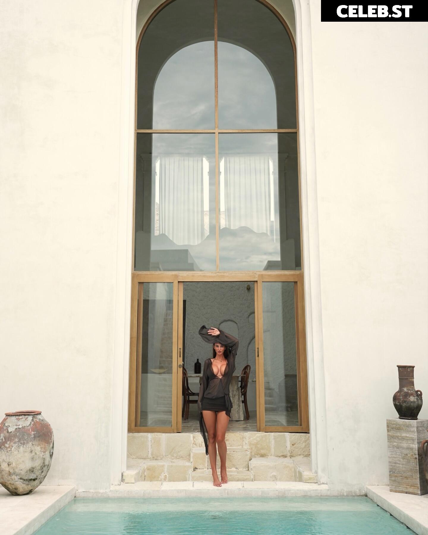 Maddy Cheary / maddycheary Image 3531076