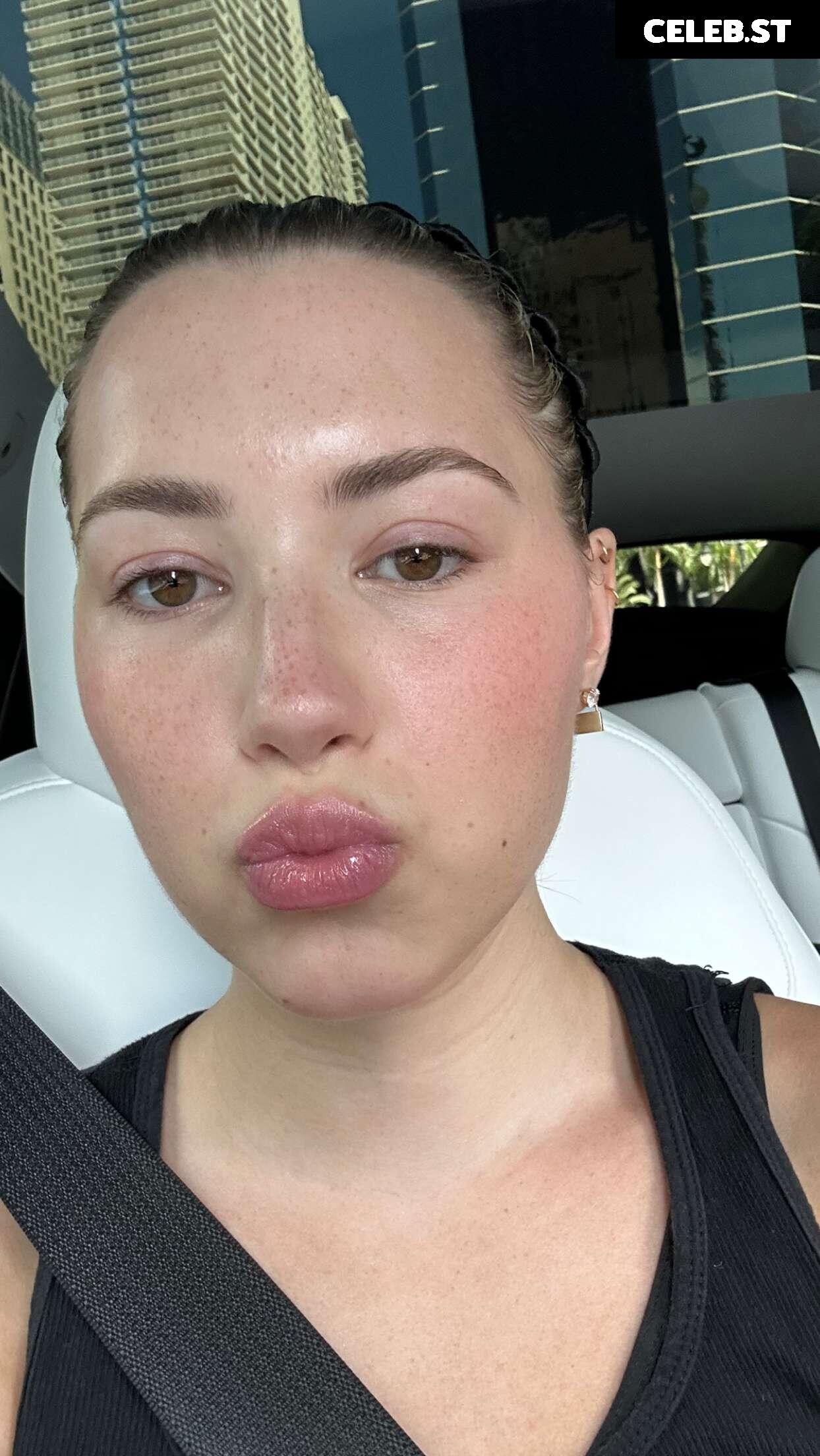 Pineapplebrat / Alice Klomp Image 3532588