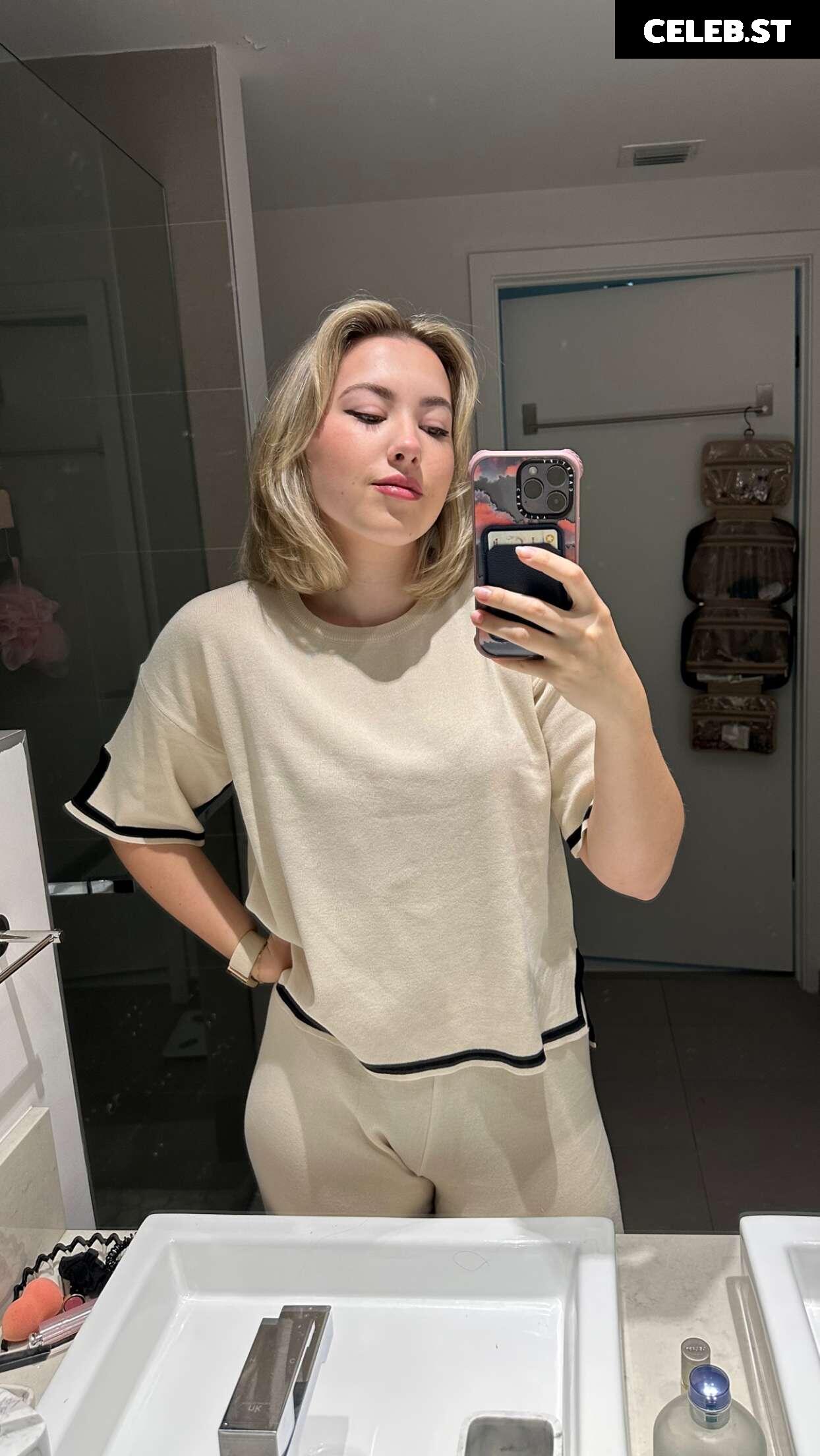 Pineapplebrat / Alice Klomp Image 3532174