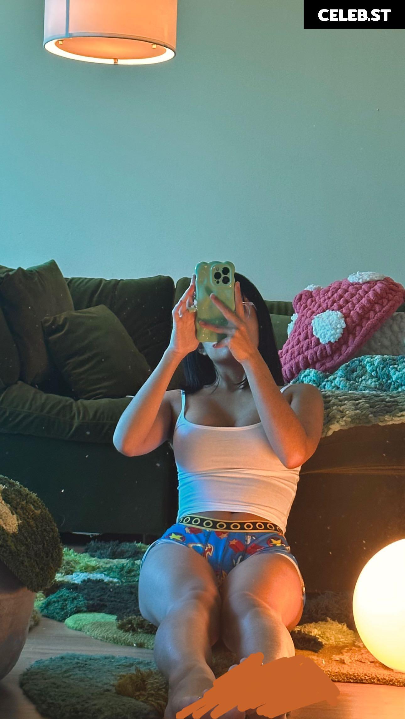 Alyssa Silos / Alythuh Image 3539291