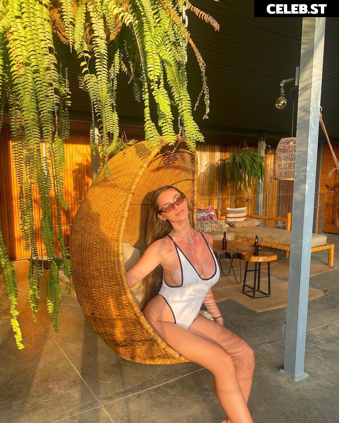 Emma Char (emmaa_char) Image 3526003