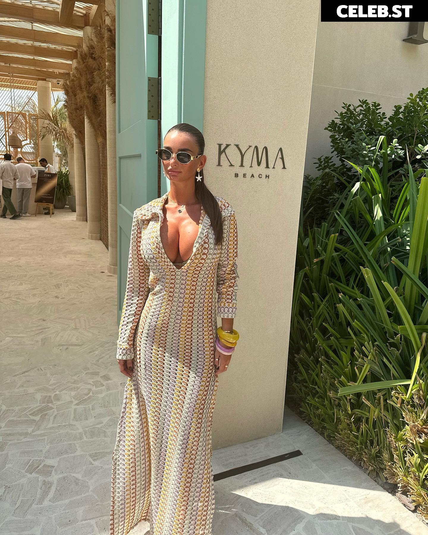 Maddy Cheary / maddycheary Image 3526325