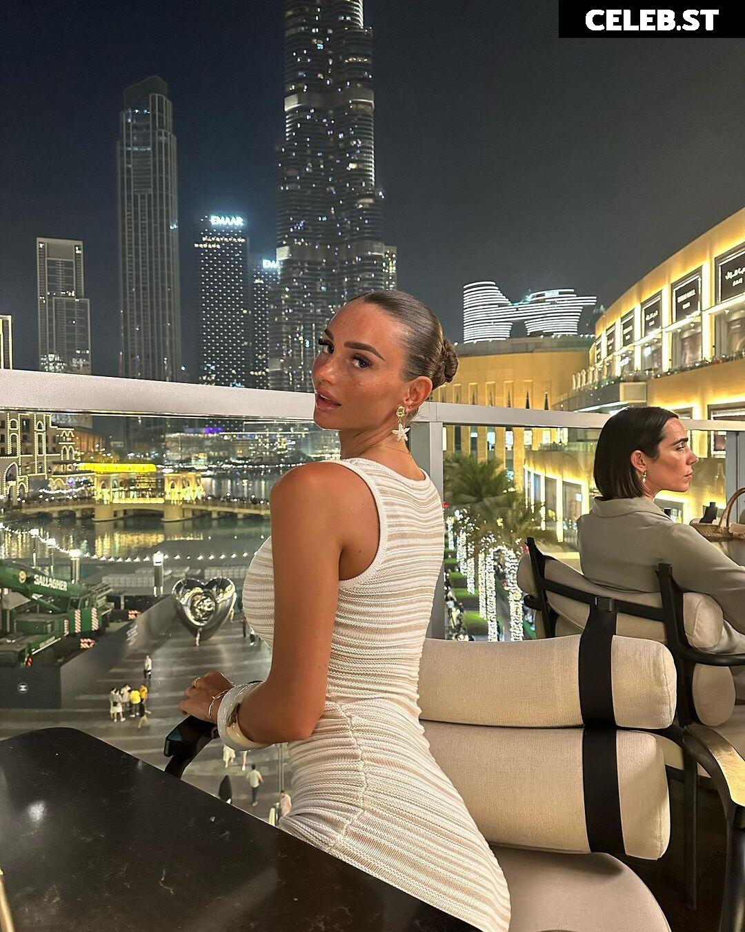 Maddy Cheary / maddycheary Image 3526964