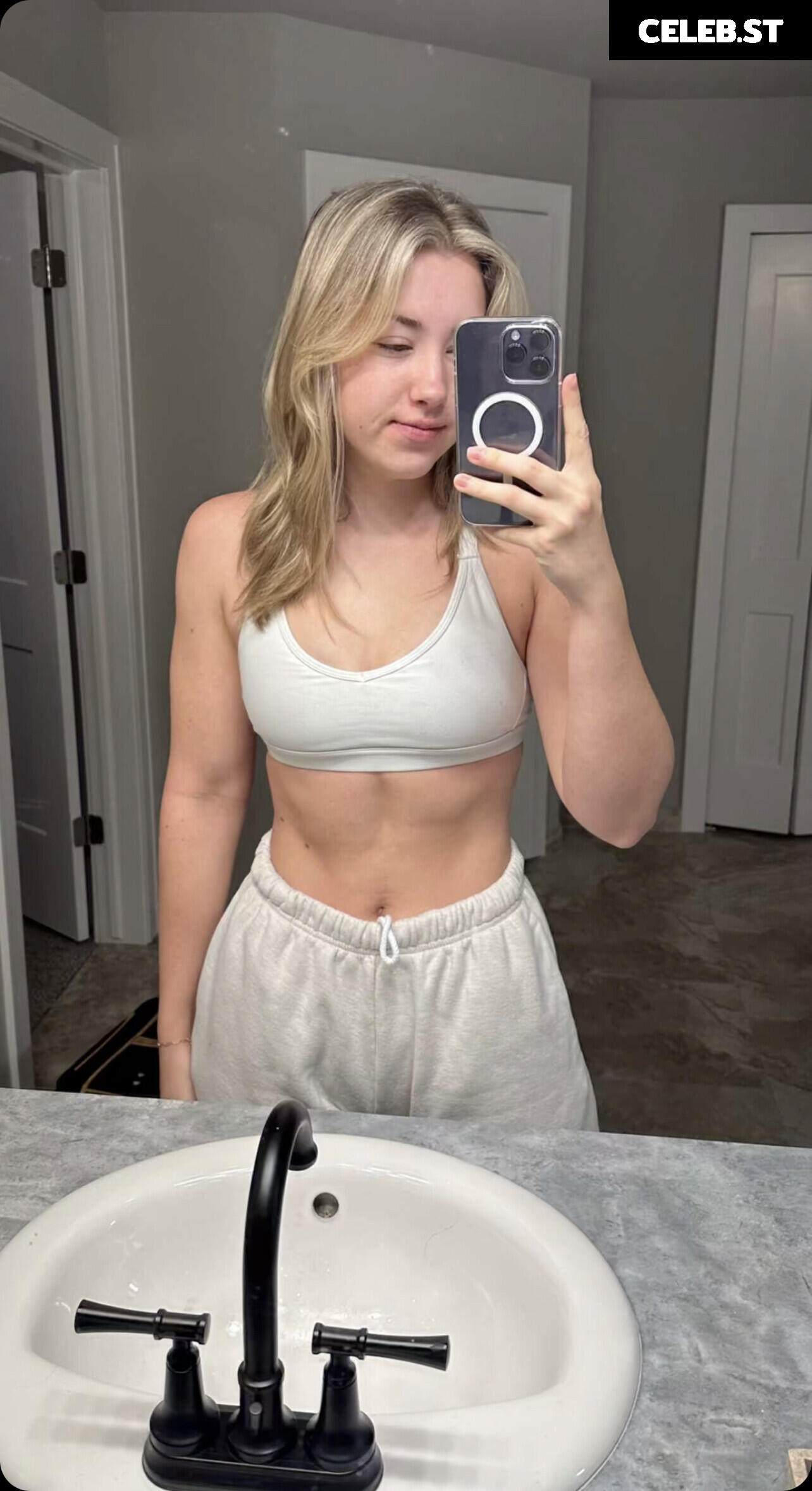 Pineapplebrat / Alice Klomp Image 3527572