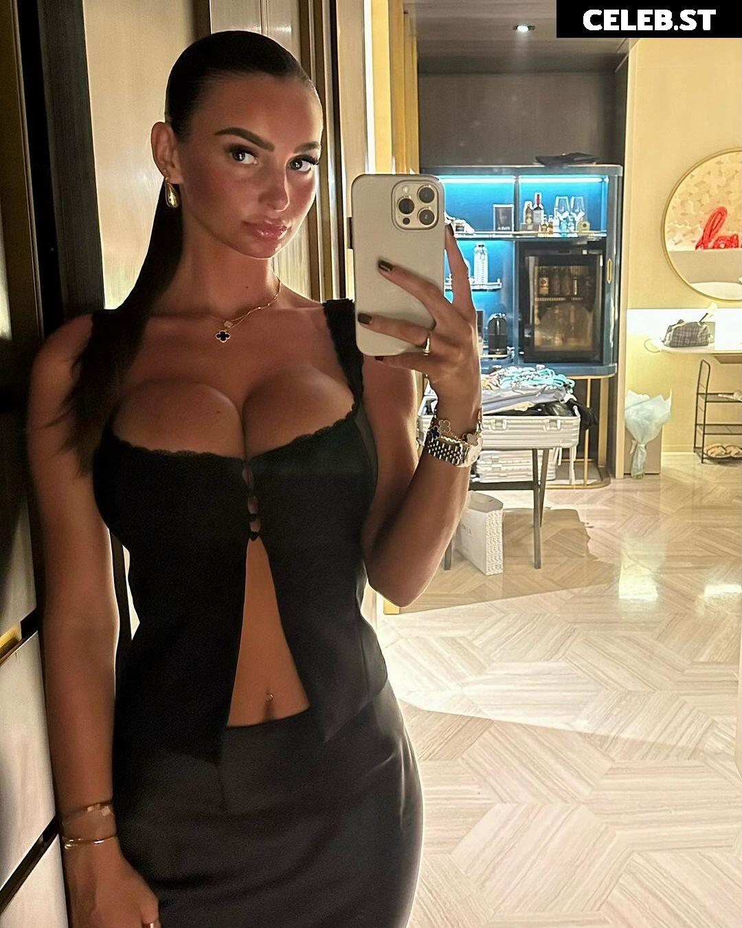 Maddy Cheary / maddycheary Image 3527611