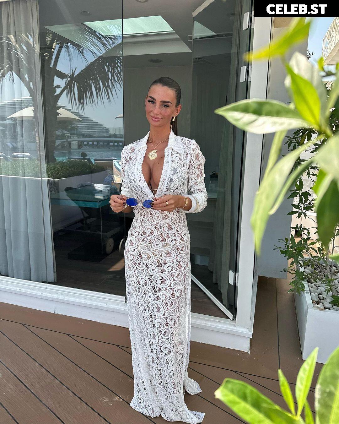 Maddy Cheary / maddycheary Image 3527029