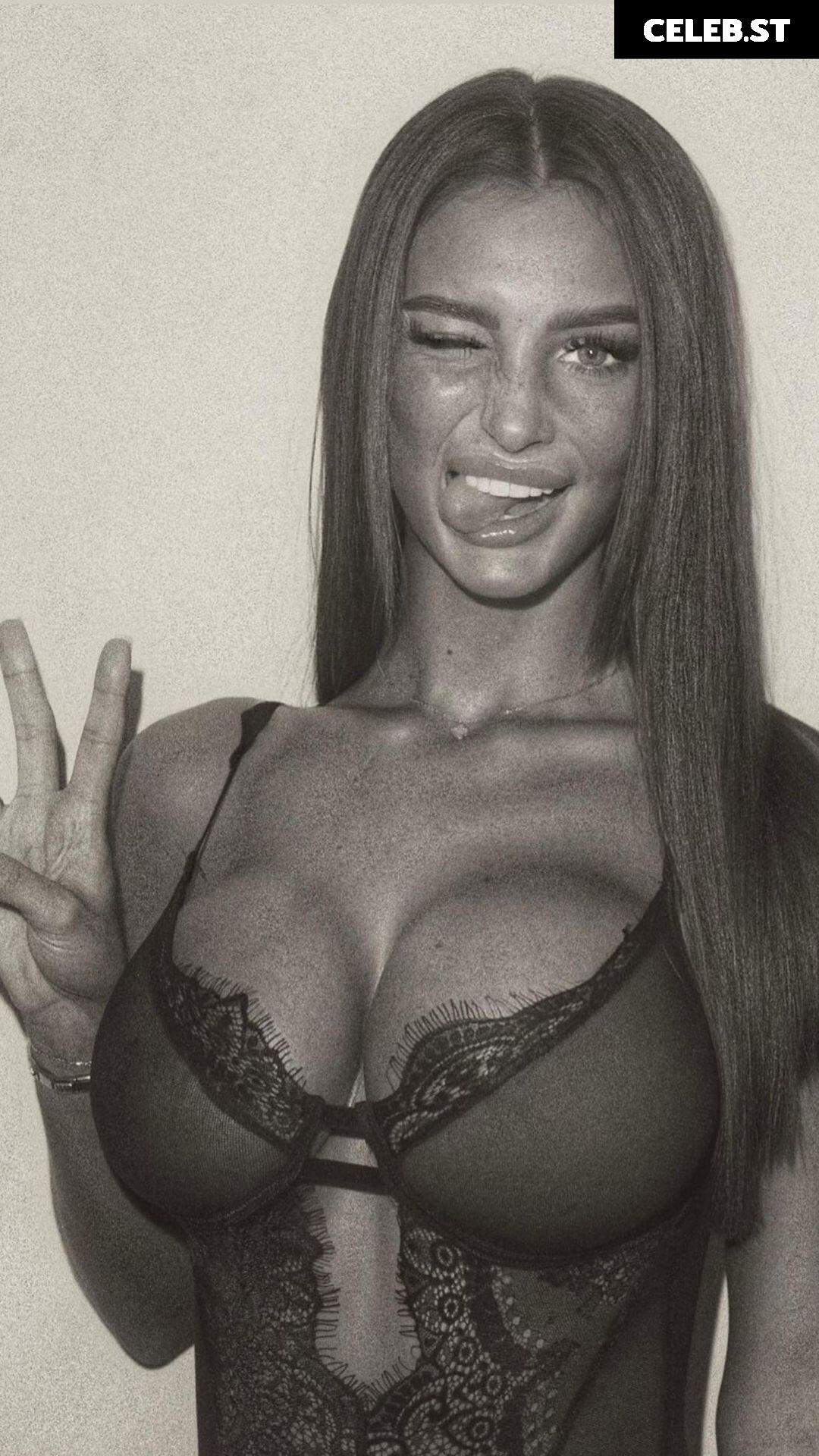 Maddy Cheary / maddycheary Image 3524956