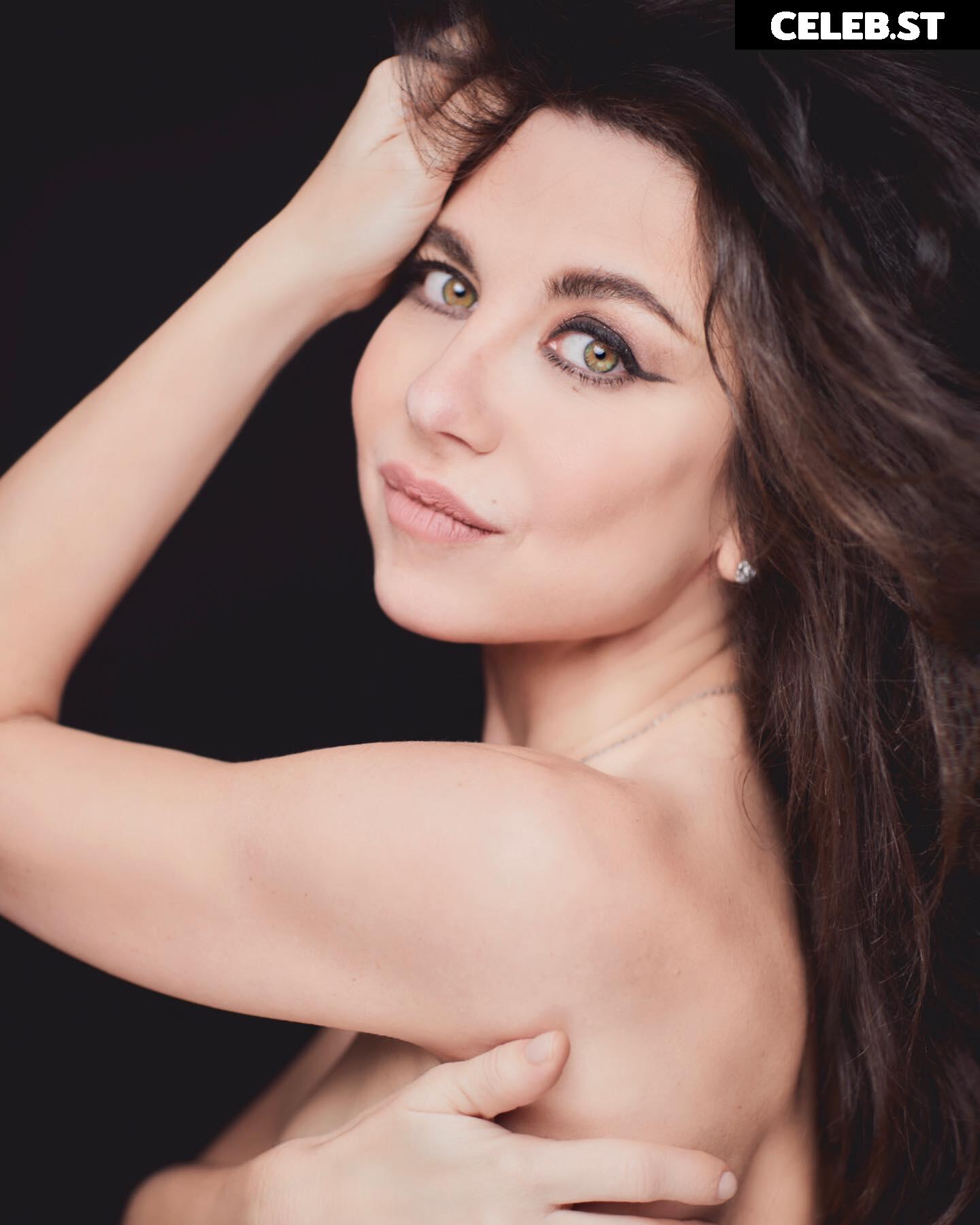 Anna Pletnyova Image 3522241