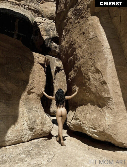 Hot travel mom Image 352373