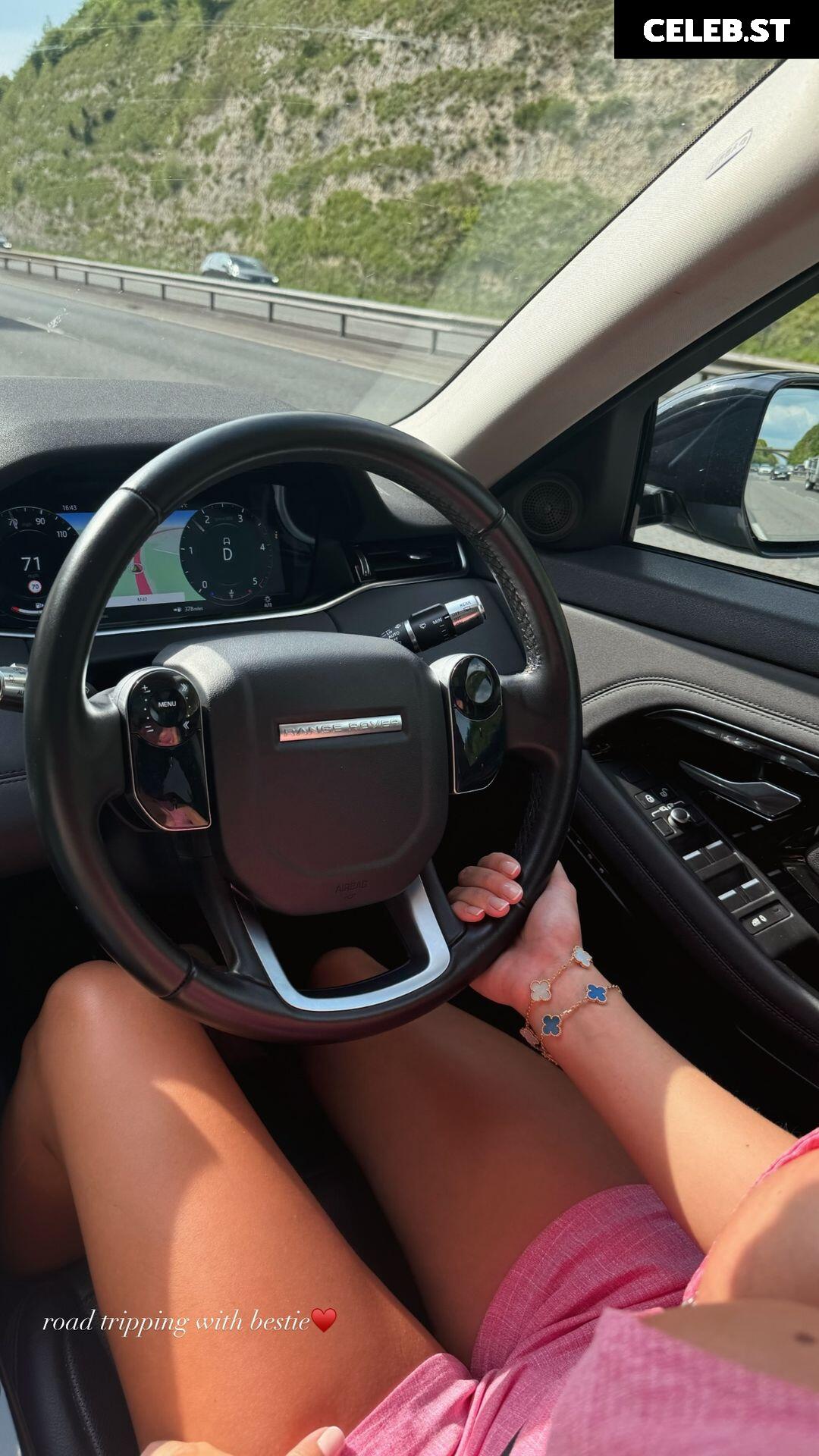 Maddy Cheary / maddycheary Image 3529895