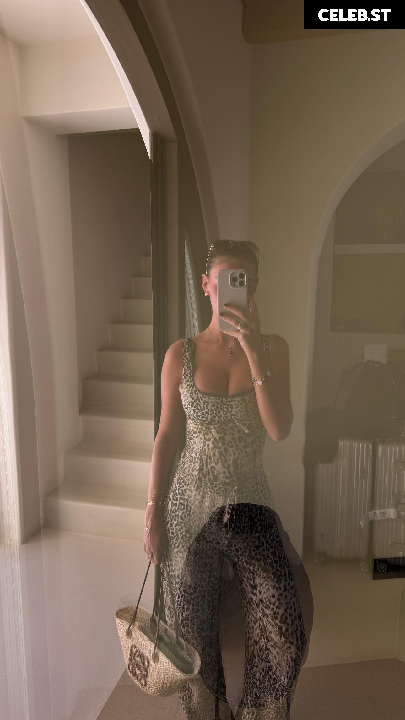 Maddy Cheary / maddycheary Image 3529833