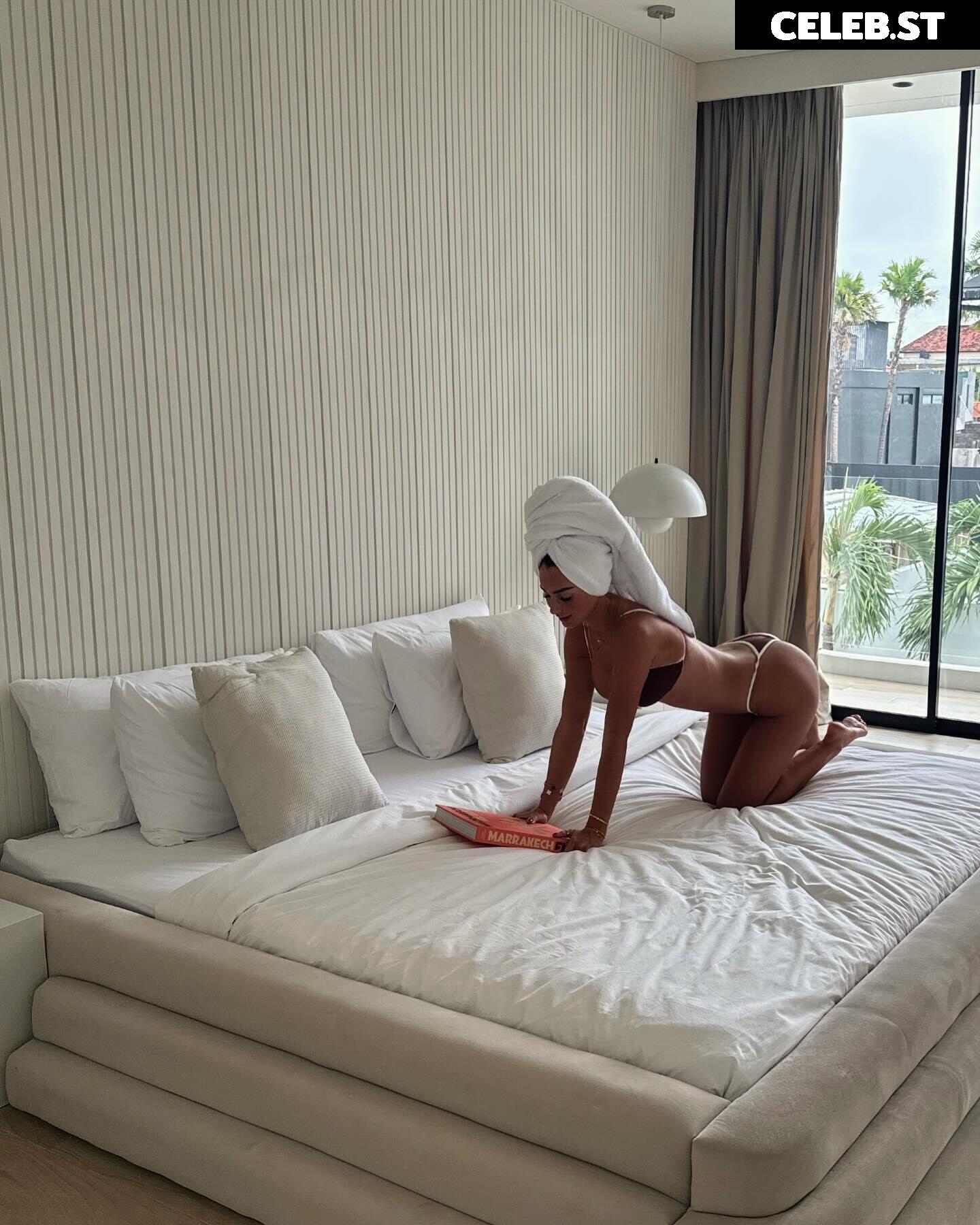 Maddy Cheary / maddycheary Image 3529471