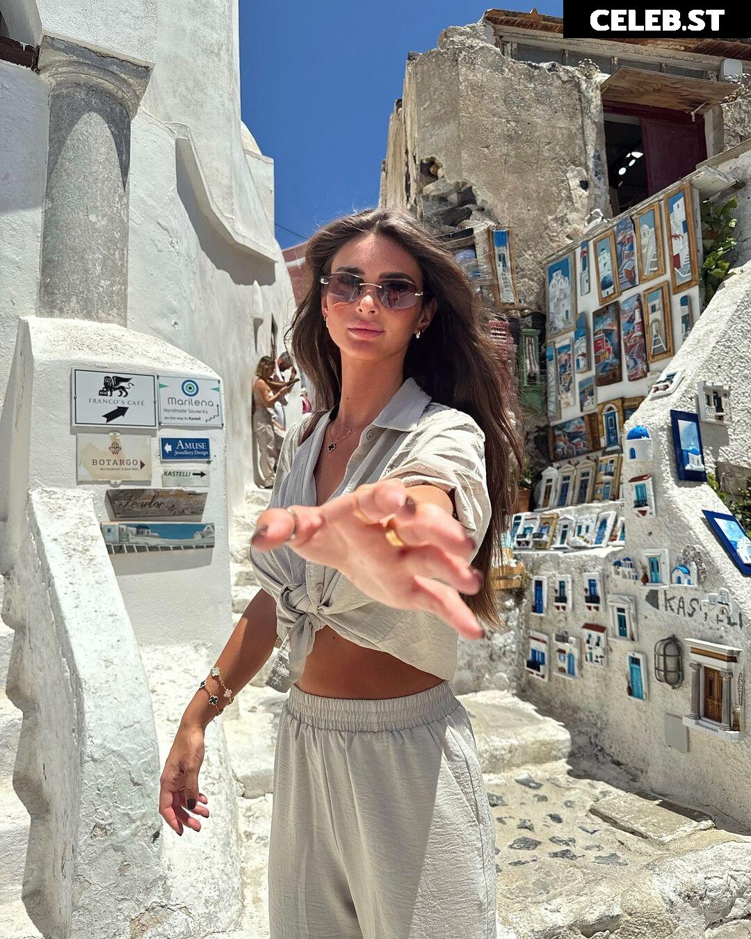 Maddy Cheary / maddycheary Image 3529742