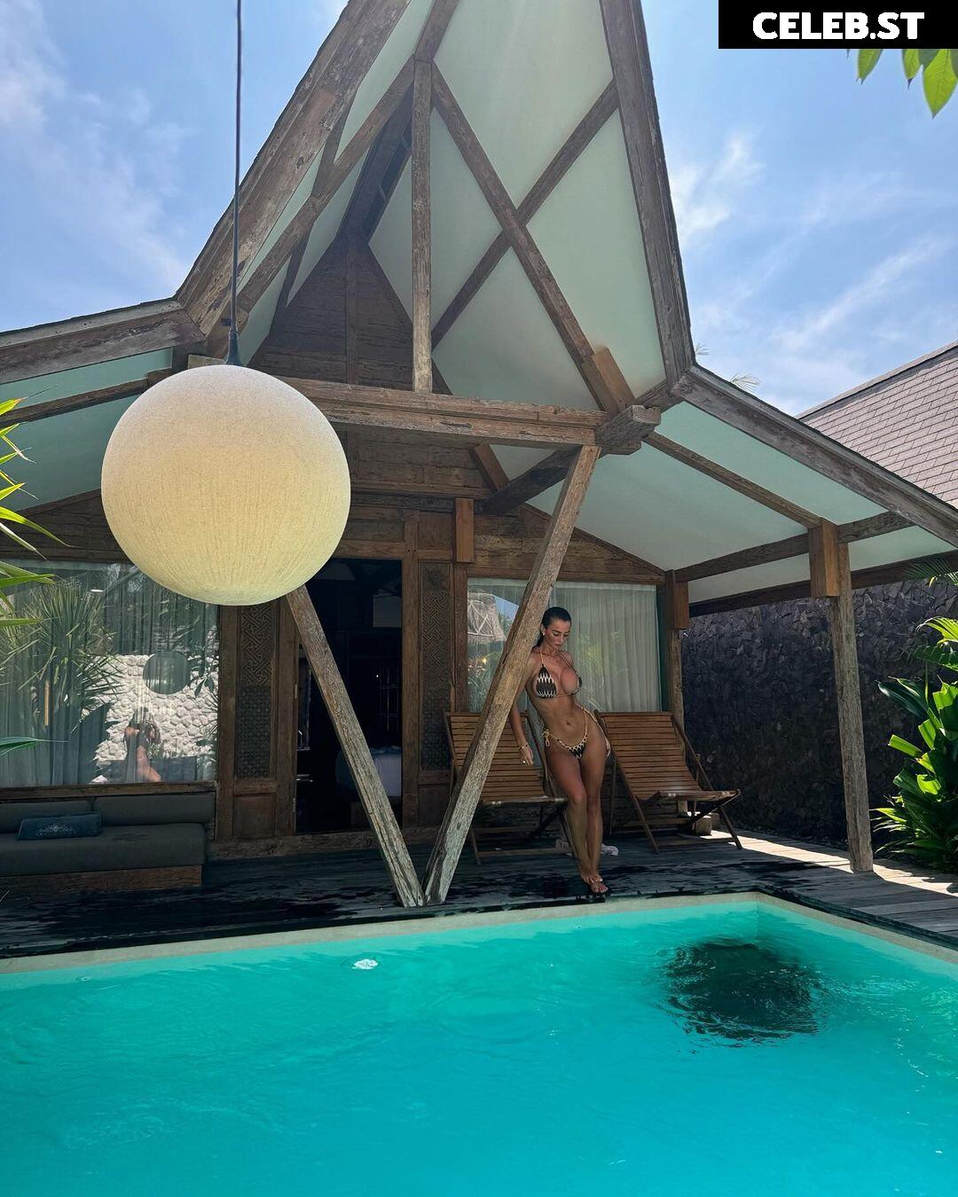 Maddy Cheary / maddycheary Image 3529187