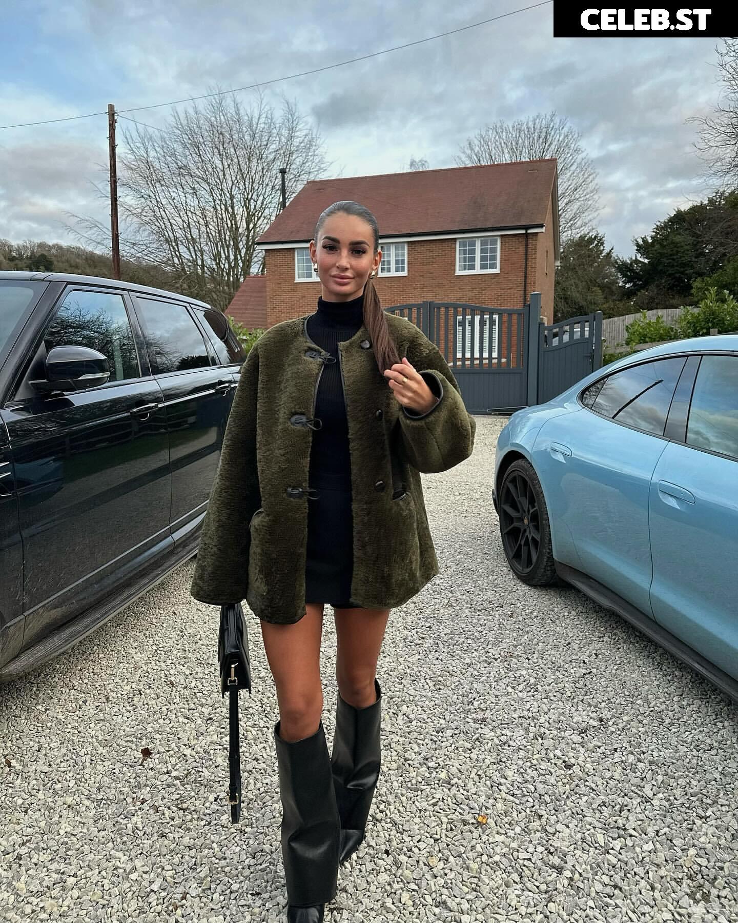 Maddy Cheary / maddycheary Image 3528459