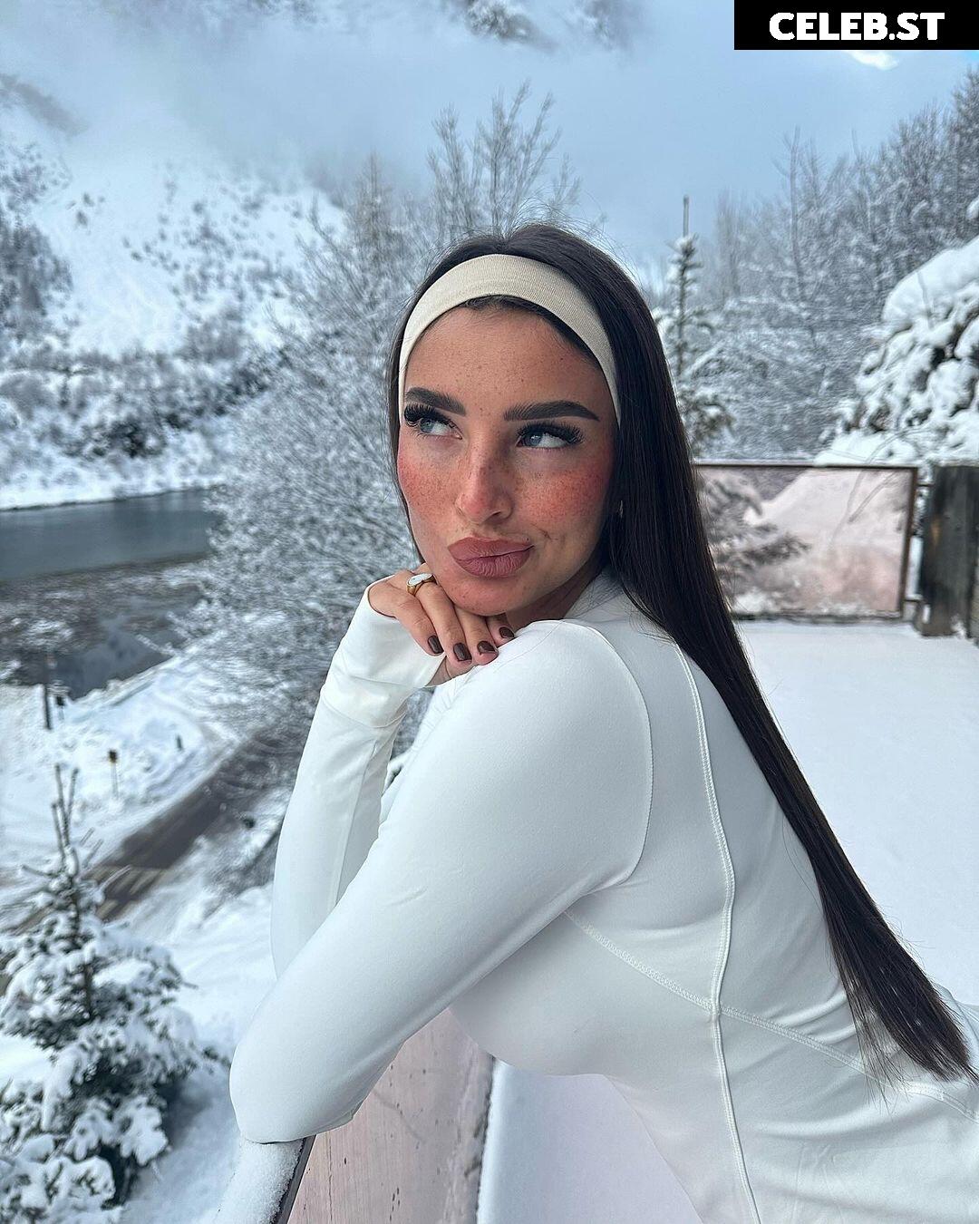 Maddy Cheary / maddycheary Image 3528282