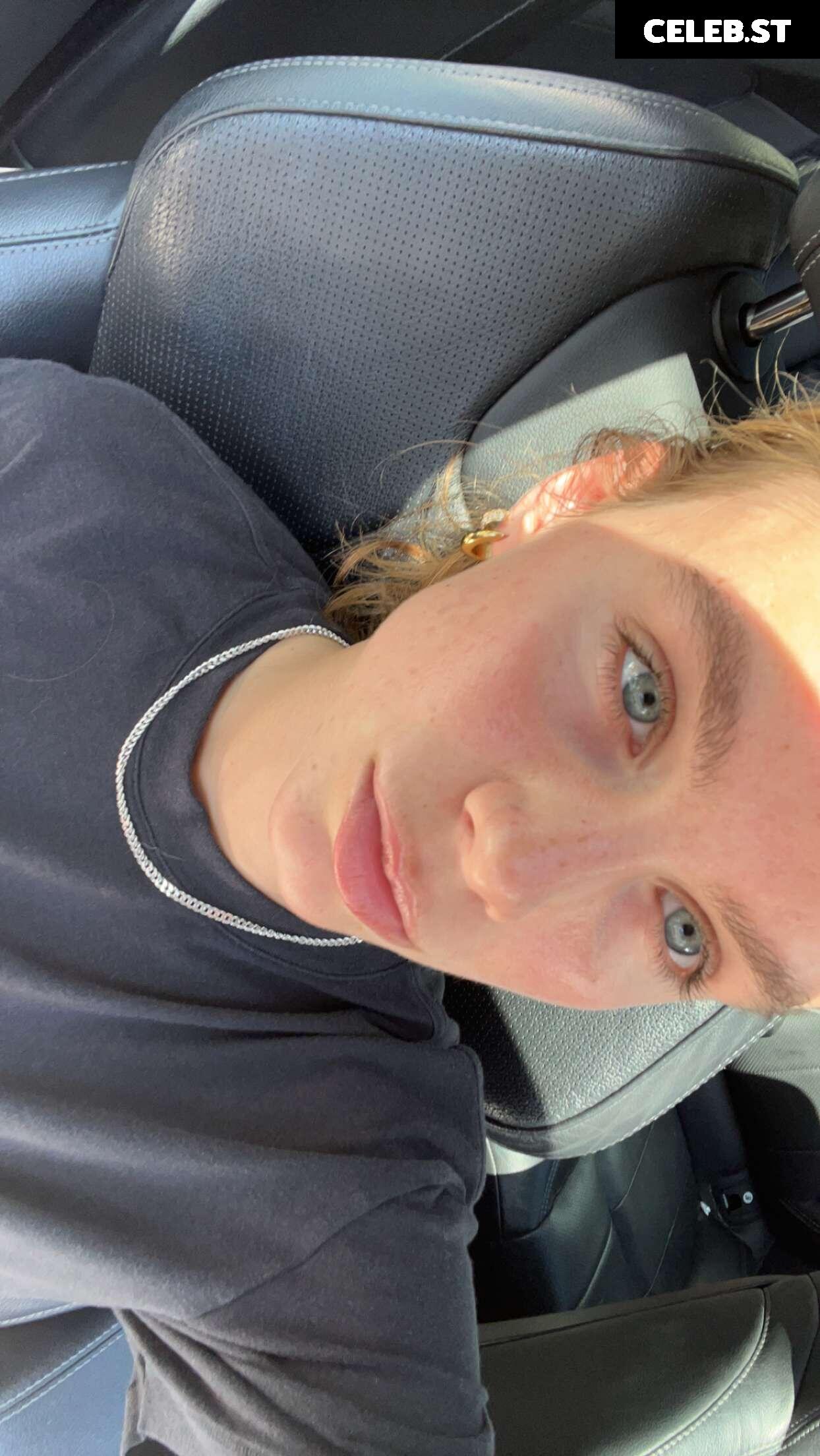 Anna Shumate / Annabananaxdddd Image 3528975