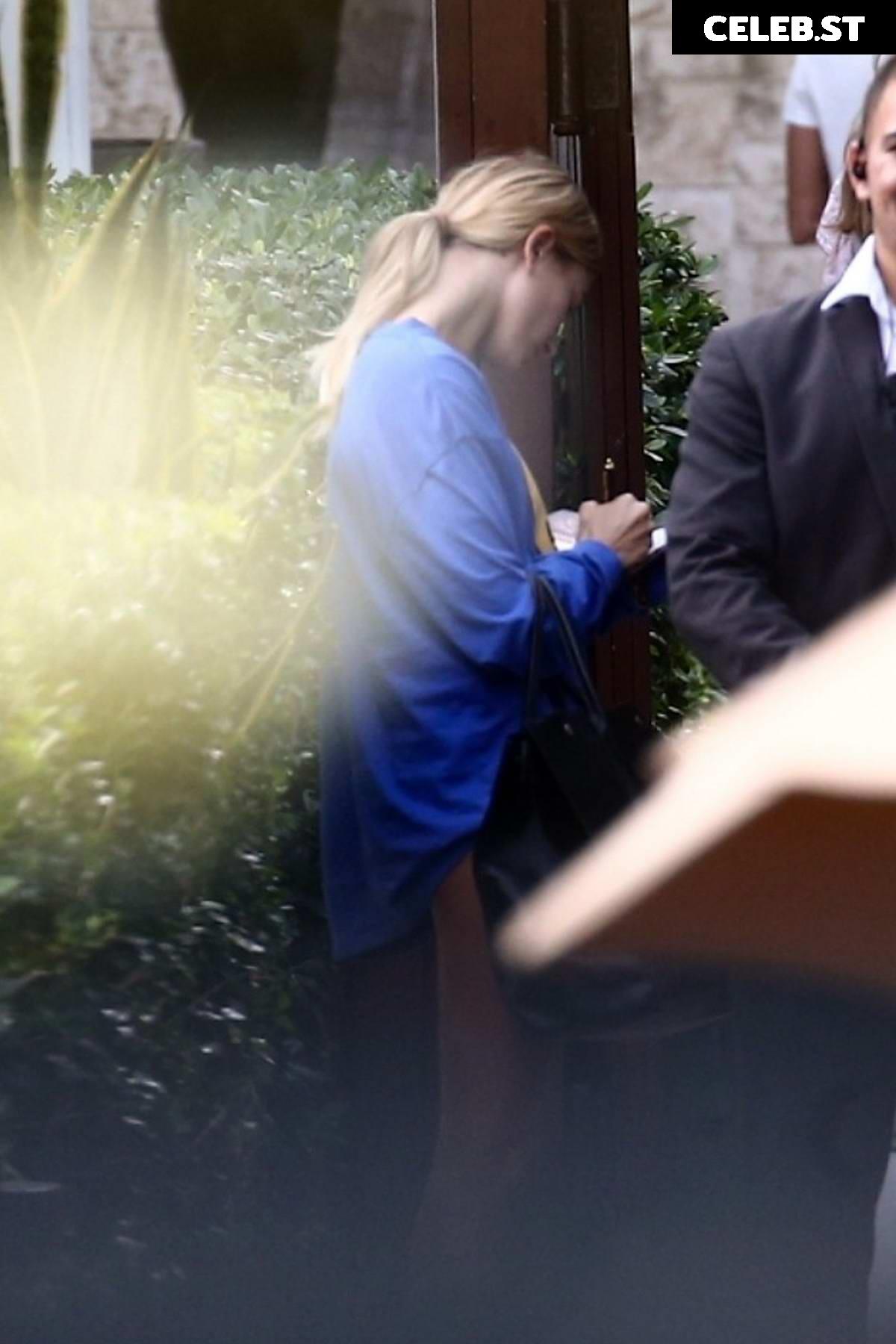 Hailey Bieber Image 3518987