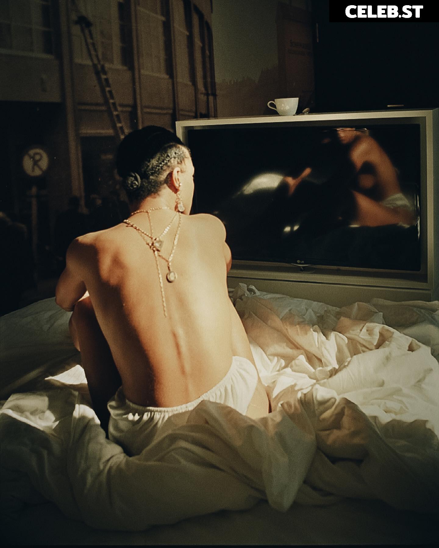 Larypoppins / Lary Image 3518973