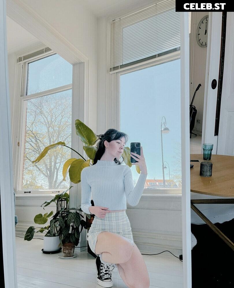 Julia May Image 350956