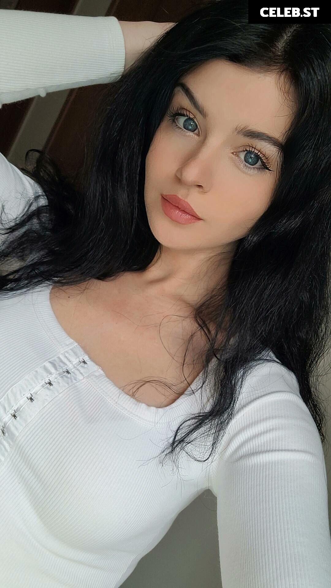 Chloe Lockley Image 3656057