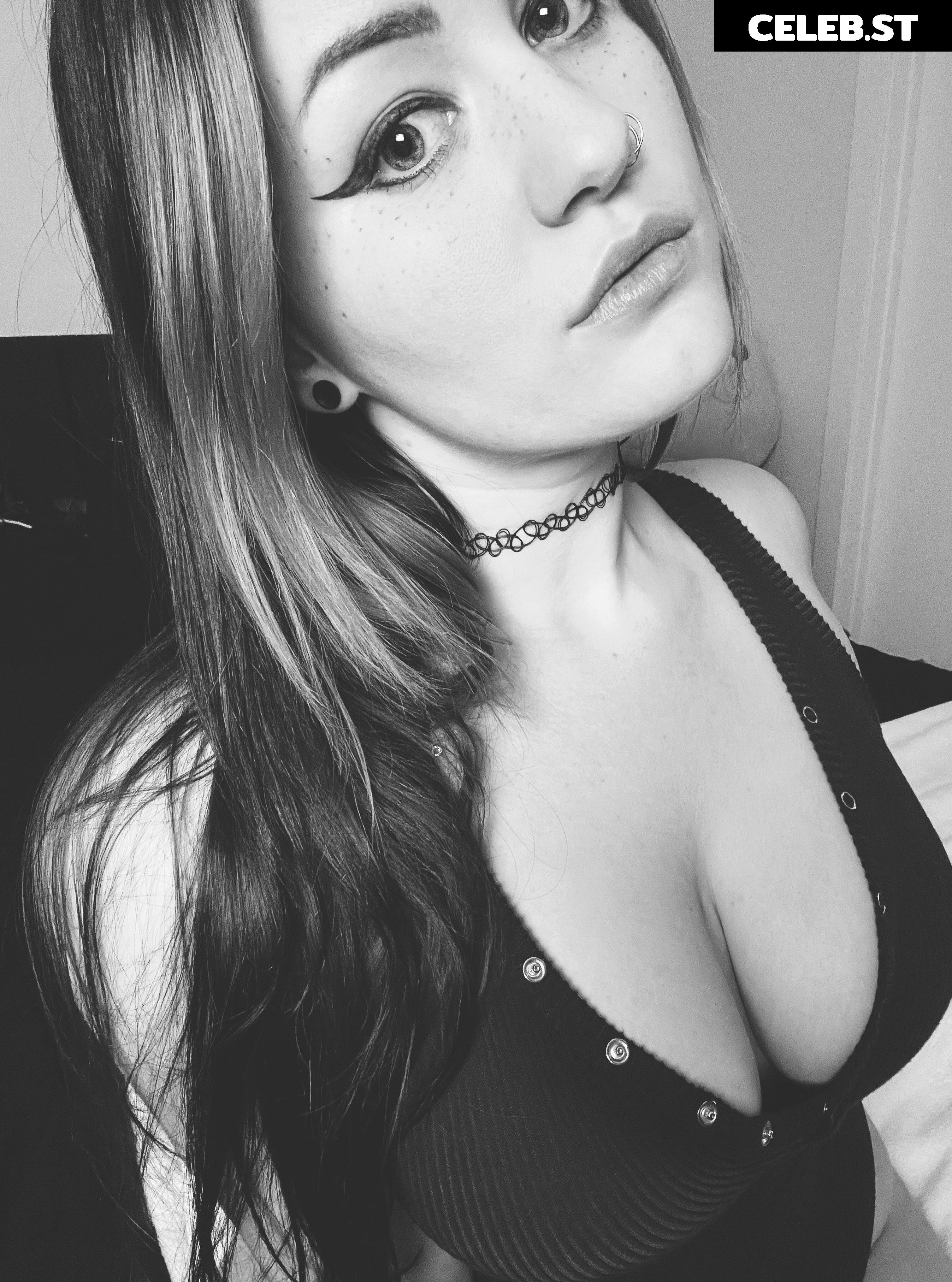 ConcealedBones Image 3659261