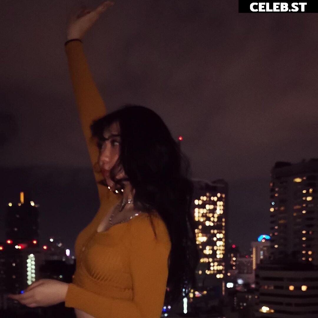 glihttr / fenguiin / Feng Image 3642823