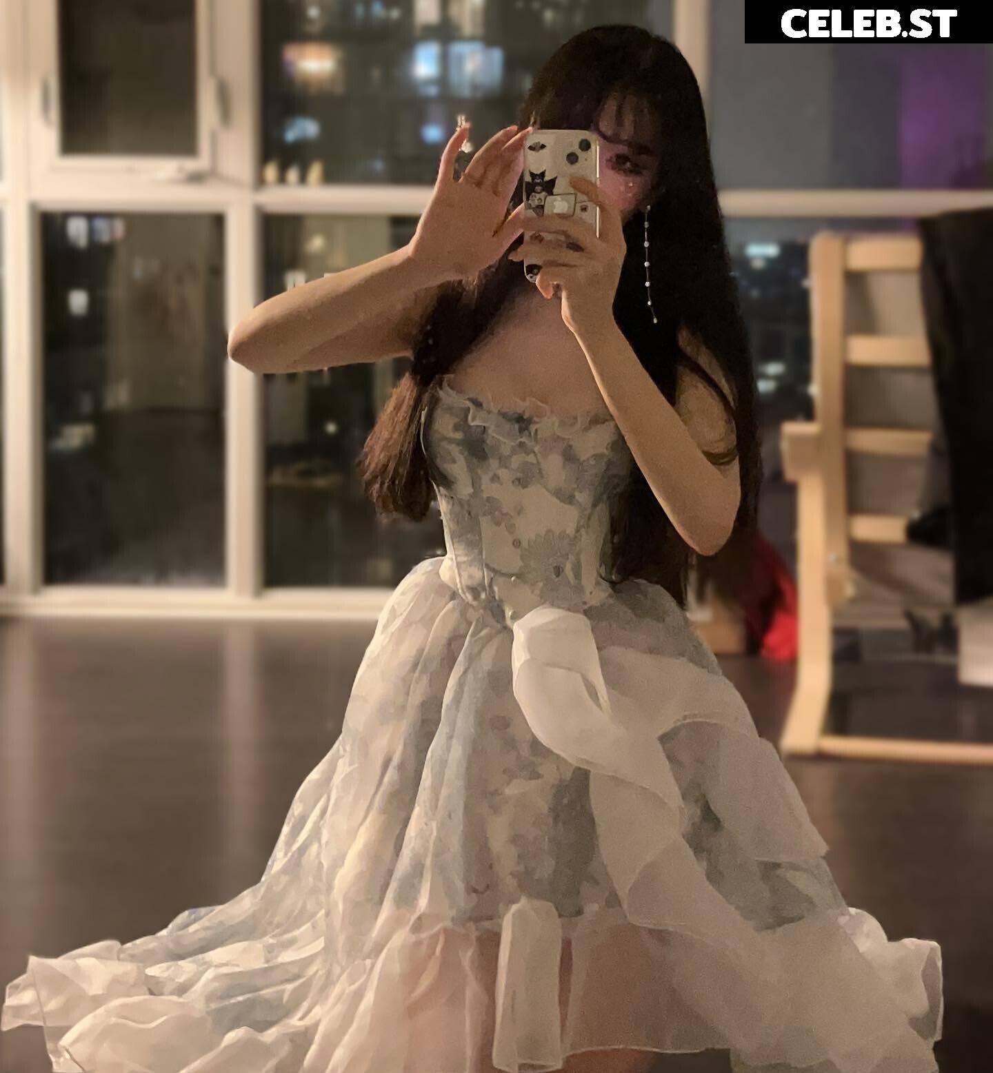 glihttr / fenguiin / Feng Image 3643445