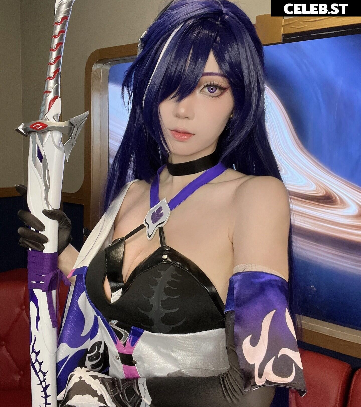 glihttr / fenguiin / Feng Image 3643646