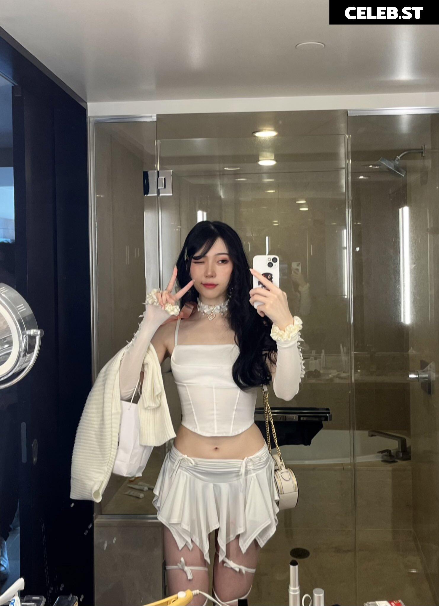 glihttr / fenguiin / Feng Image 3643151