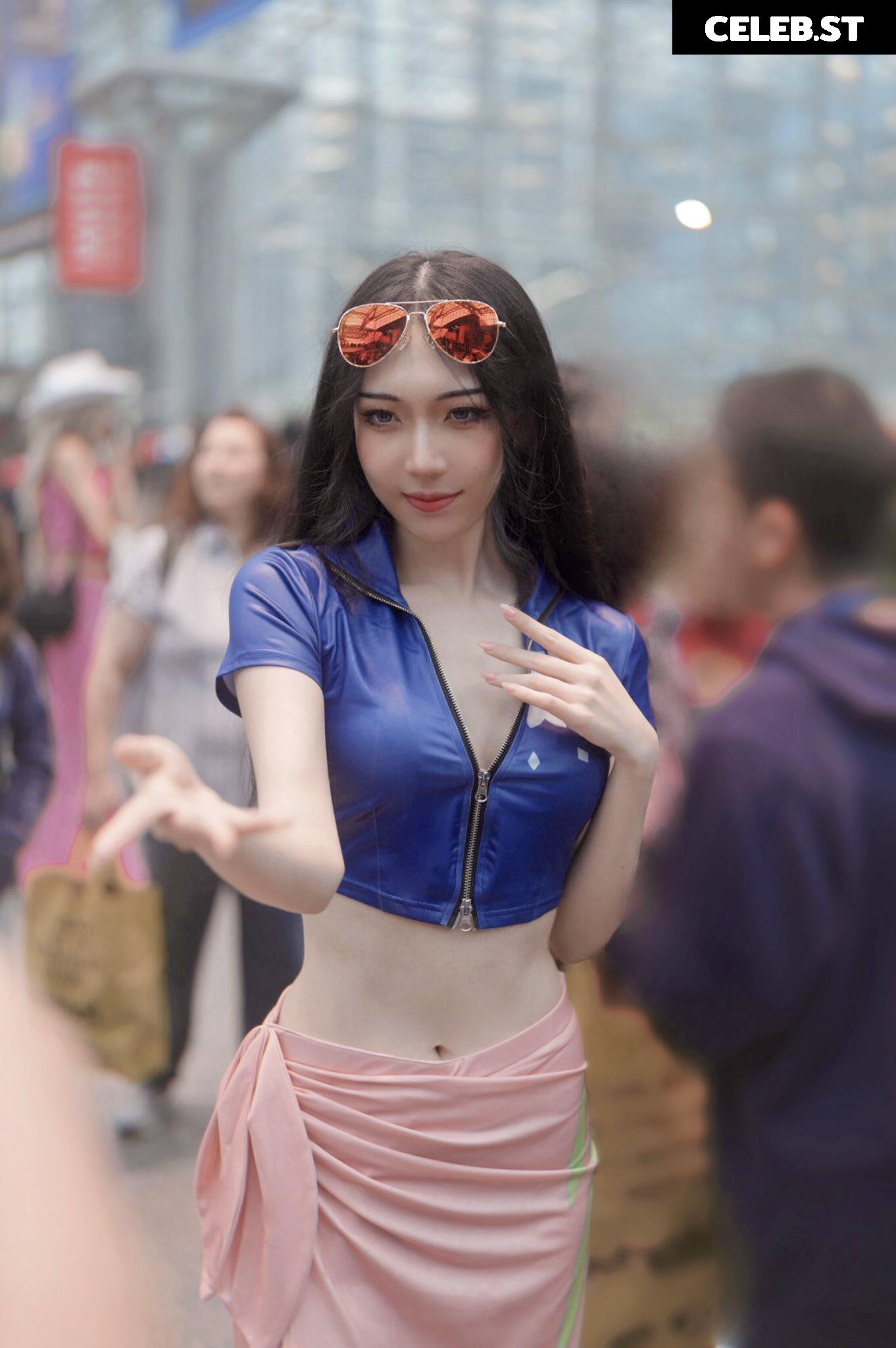 glihttr / fenguiin / Feng Image 3643260