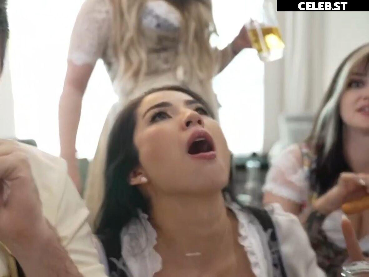 CarolineKwan Image 3649278