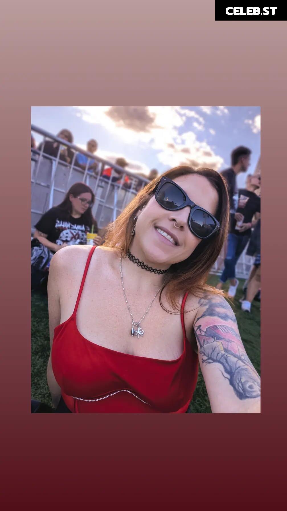 RENEE, Renee Reynosa Image 3648060