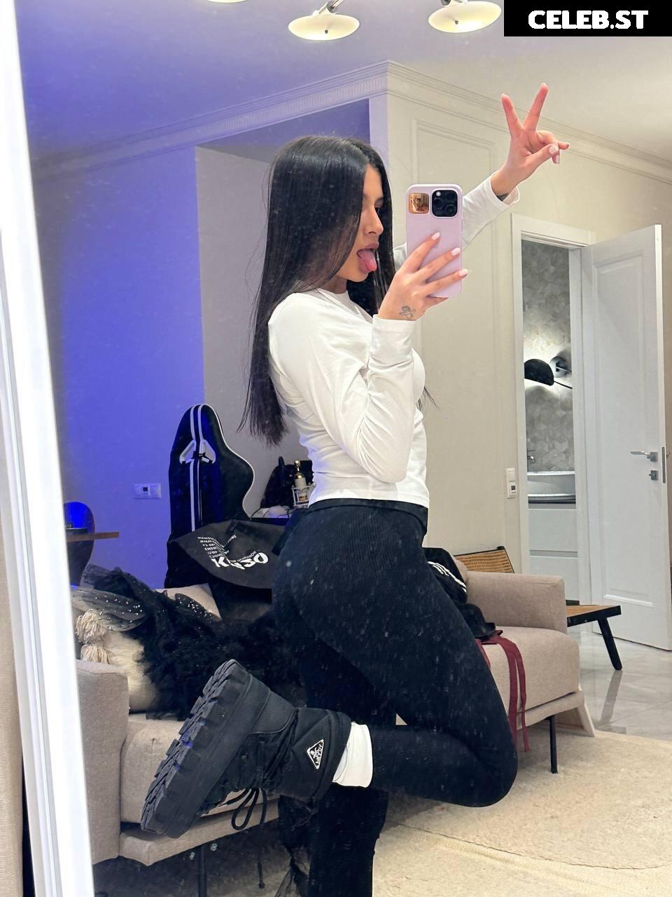 tenderlybae Image 3621236