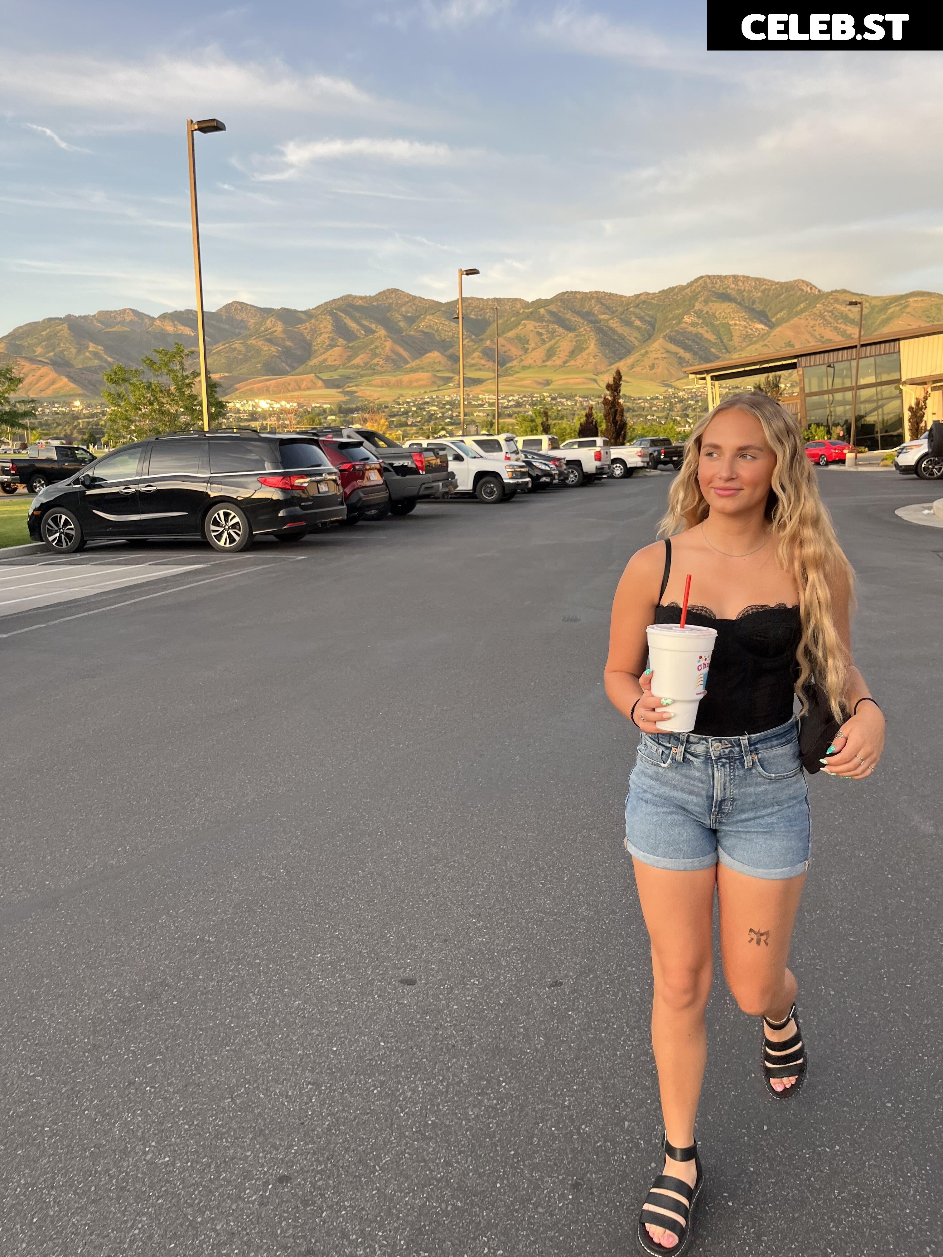 Giraffeok6254, Giraffe2222222, Izzy Summers Image 3602898