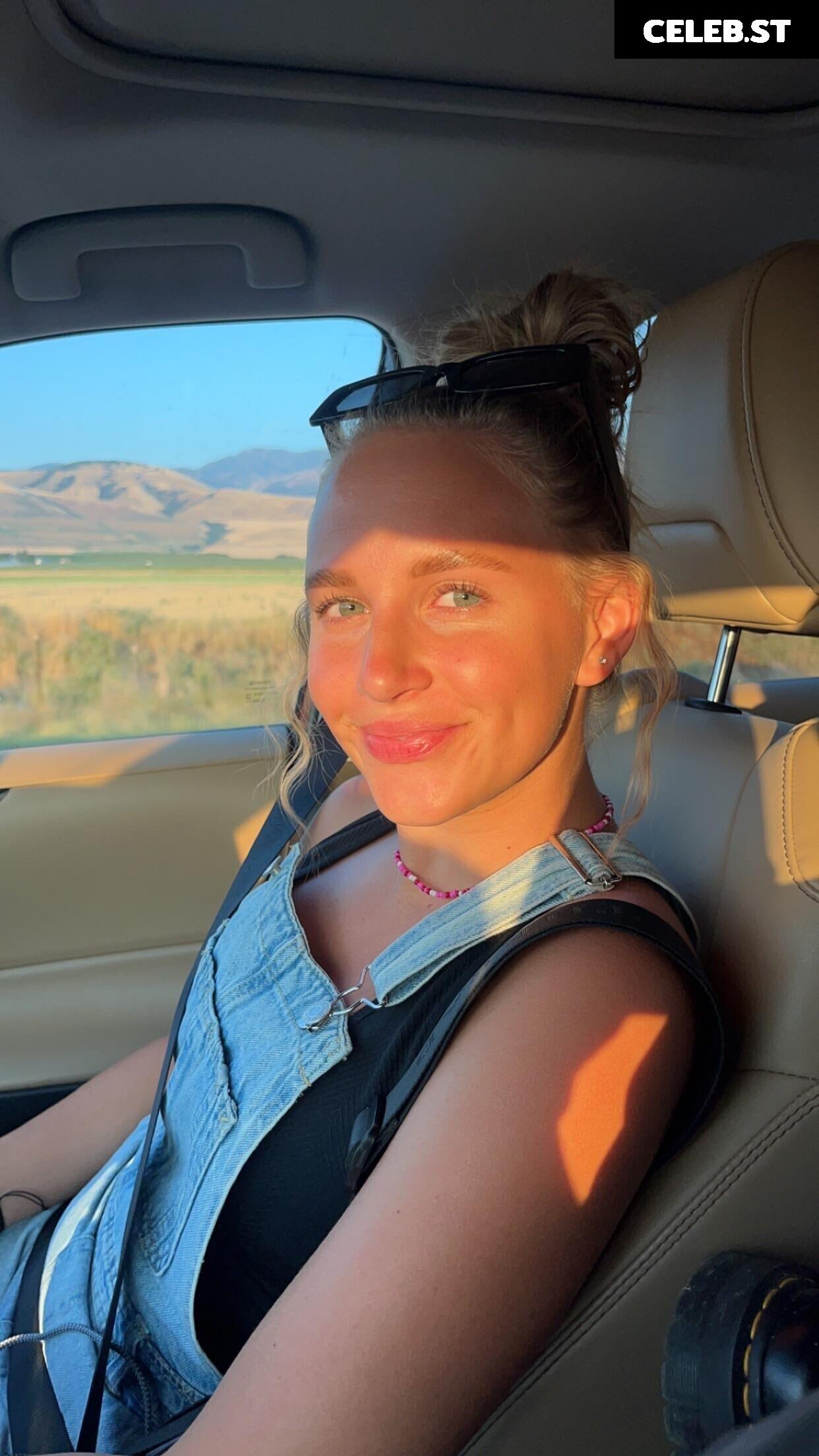 Giraffeok6254, Giraffe2222222, Izzy Summers Image 3602866