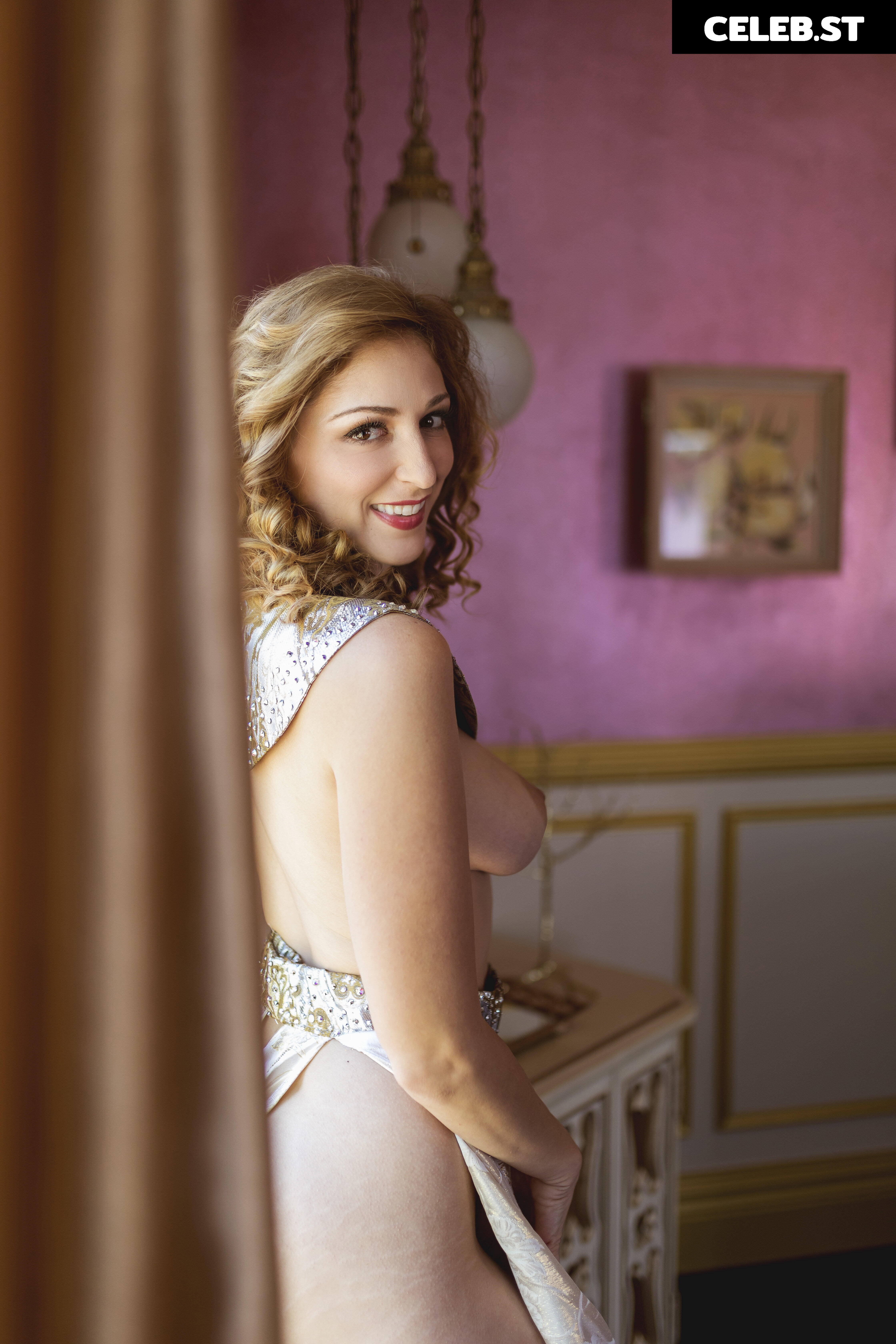Carlotta Champagne Image 3790443