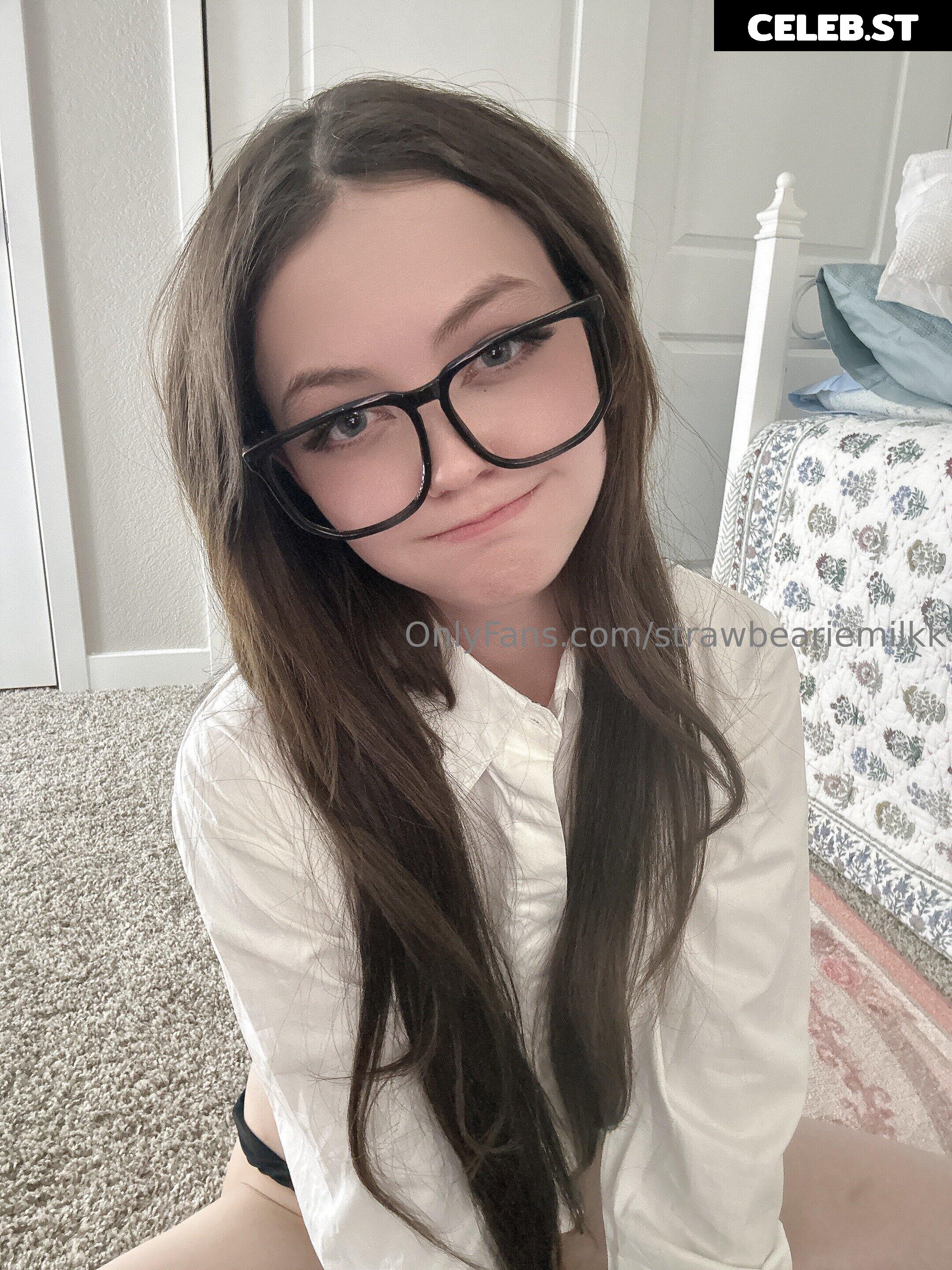 Strawbeariemilkk / strawwberrymiilkk / straw_milkk / Strawbearie / mimibear Image 3785323