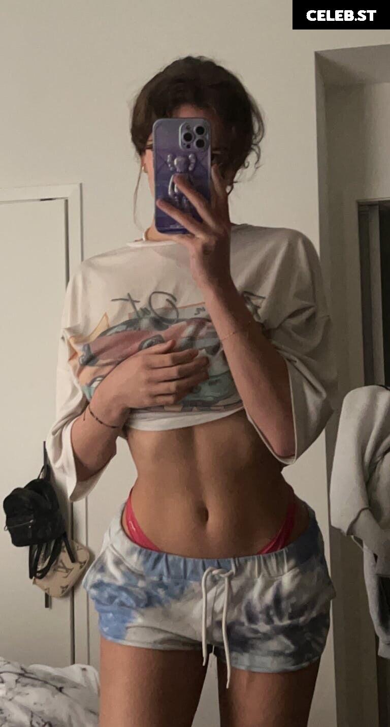 Claire Northfield / umitsclaire Image 3751549