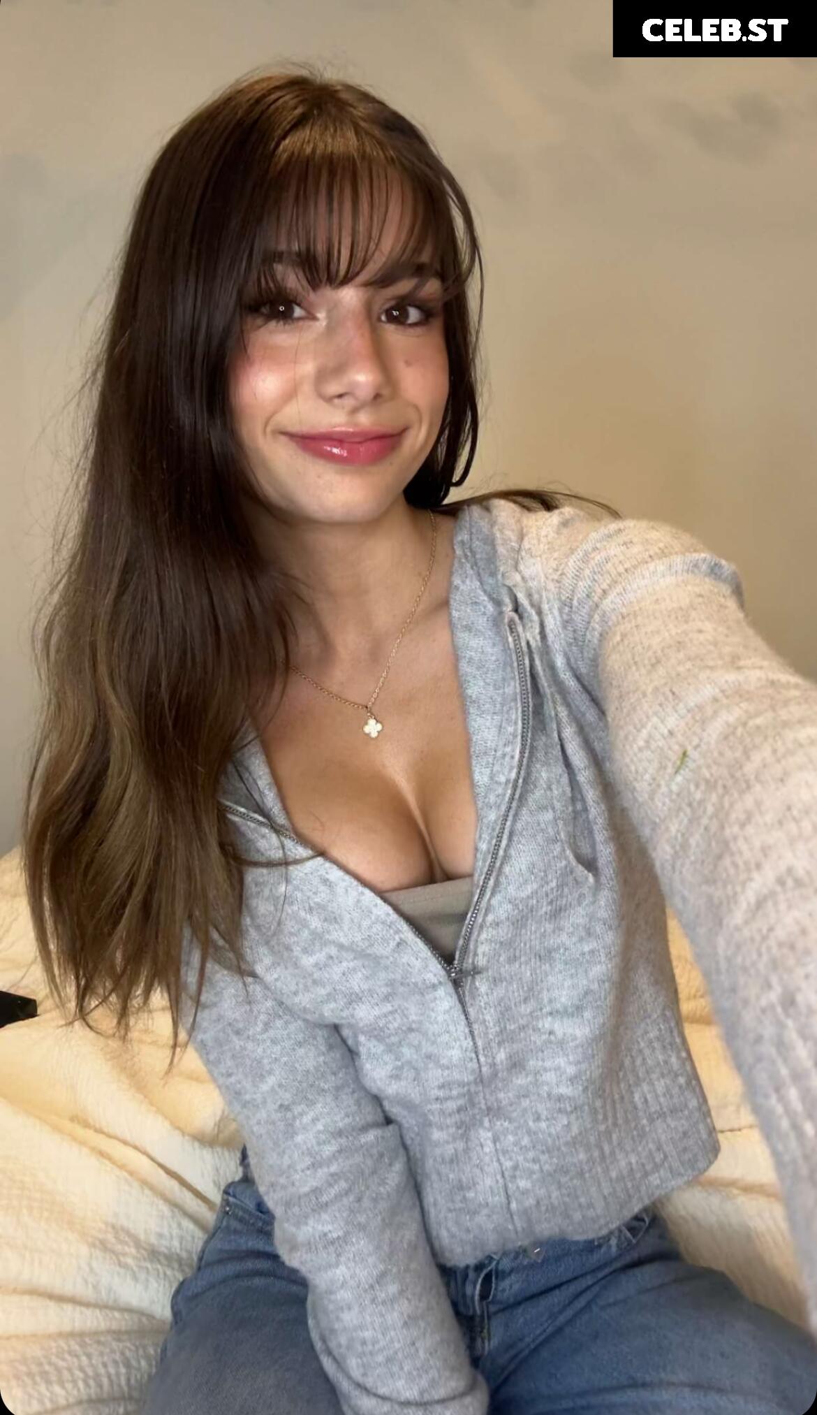 Mikayla Campinos Image 3072985