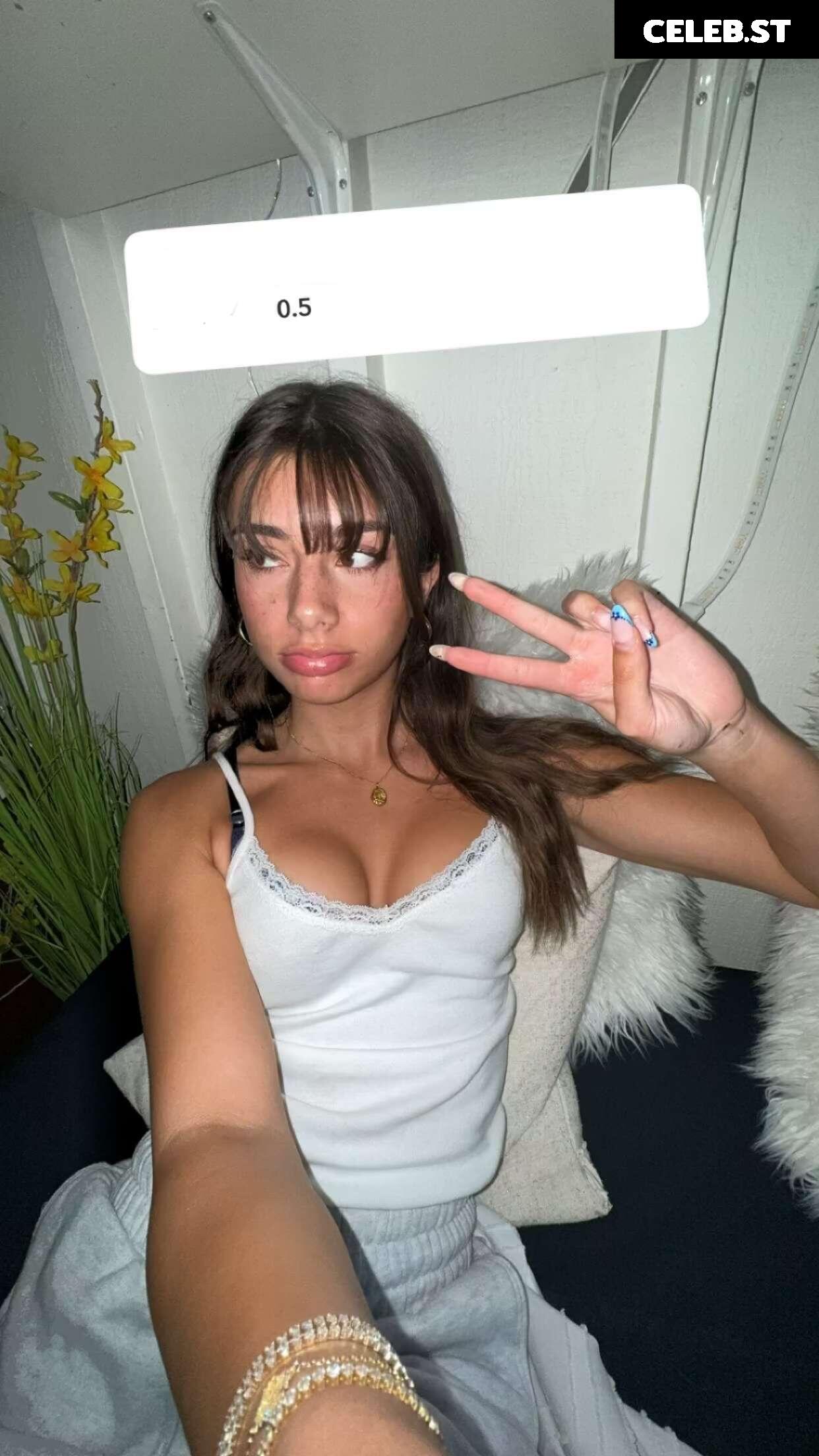 Mikayla Campinos Image 3073806