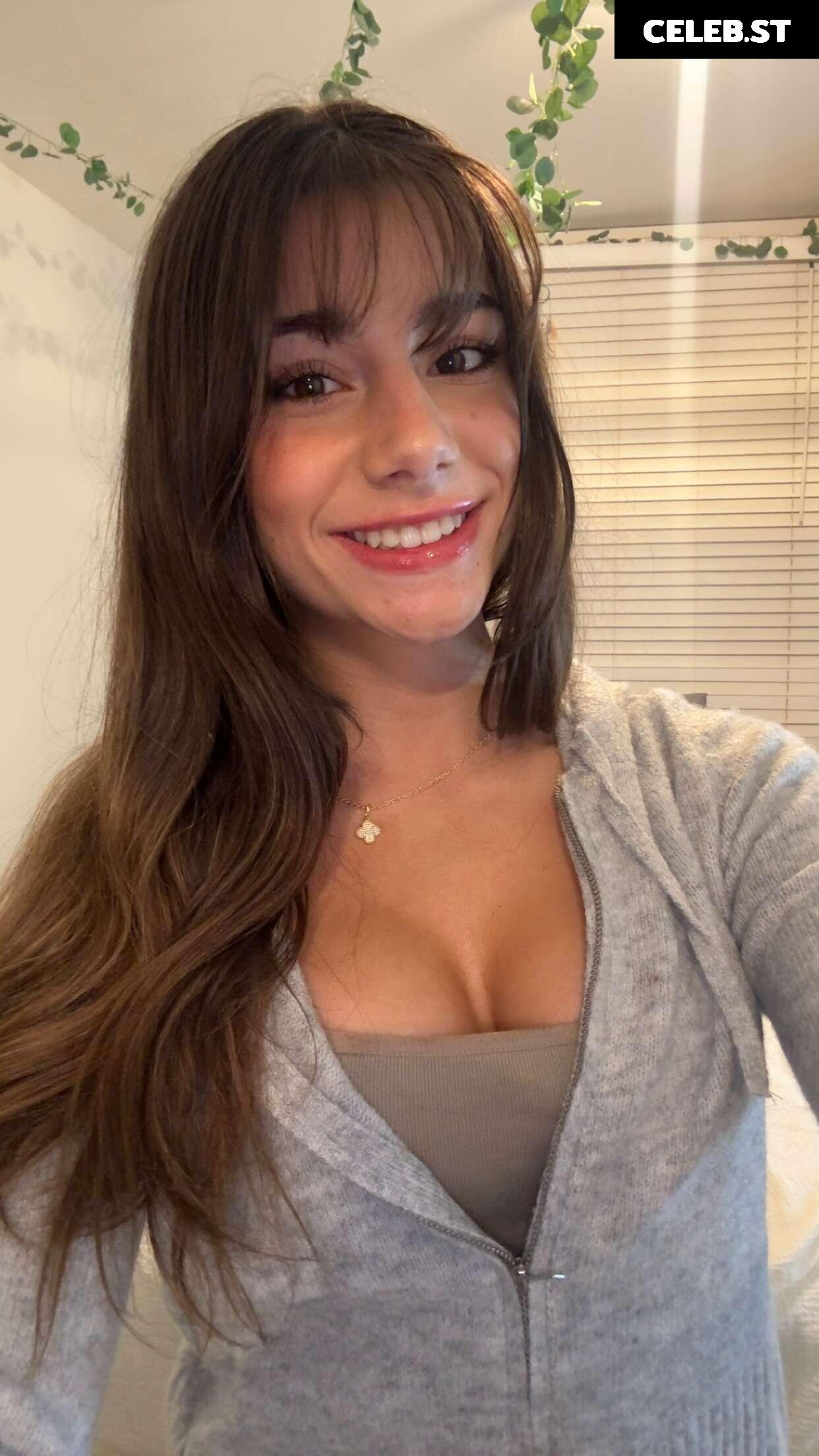 Mikayla Campinos Image 3073069