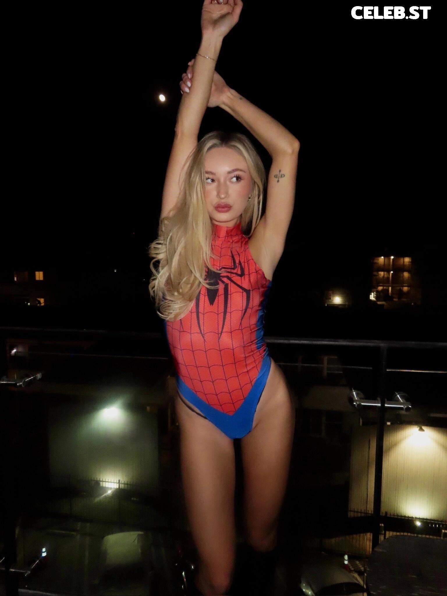 Taylor Hudson Image 3065971