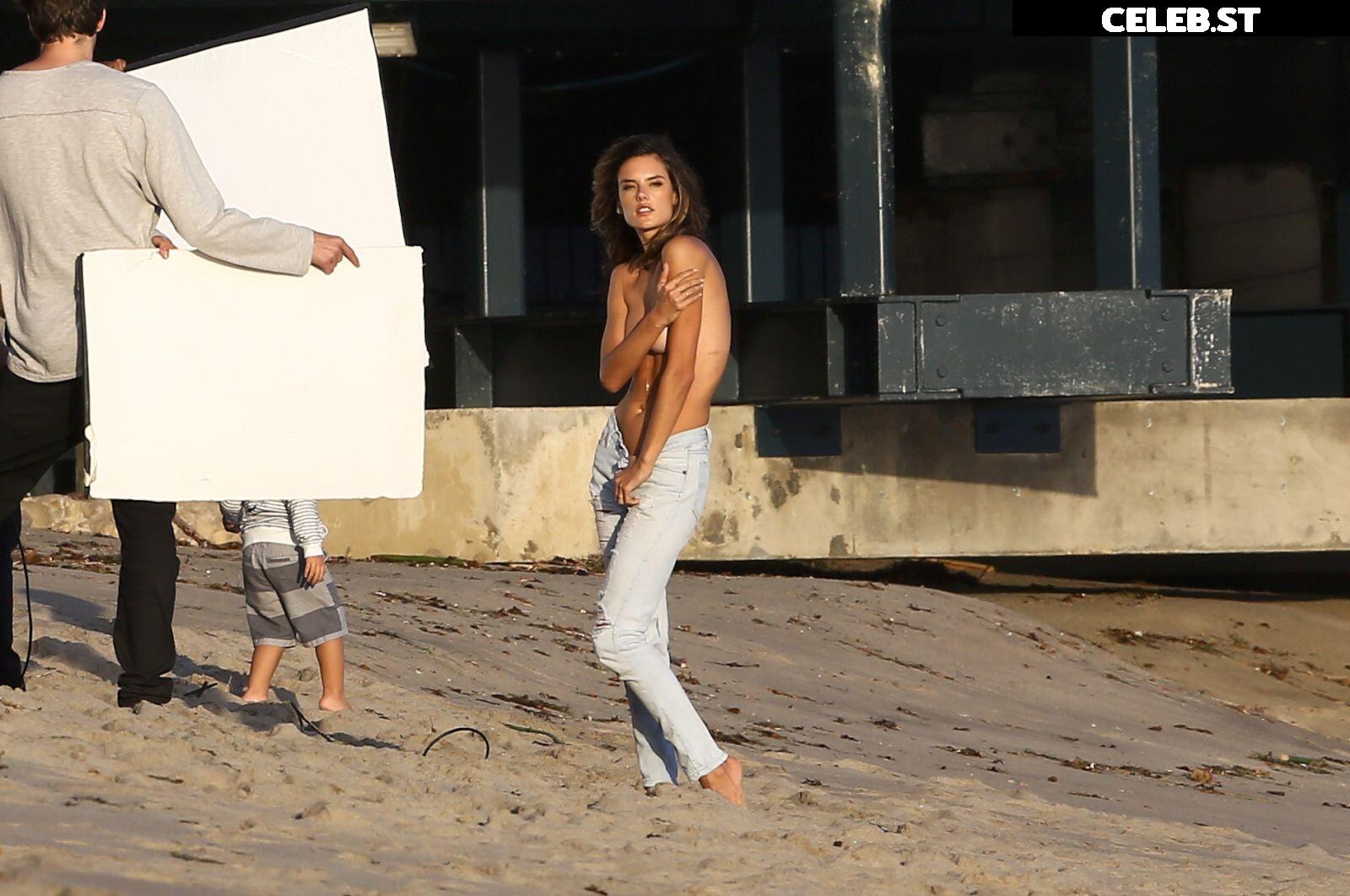 Alessandra Ambrosio Image 3057969