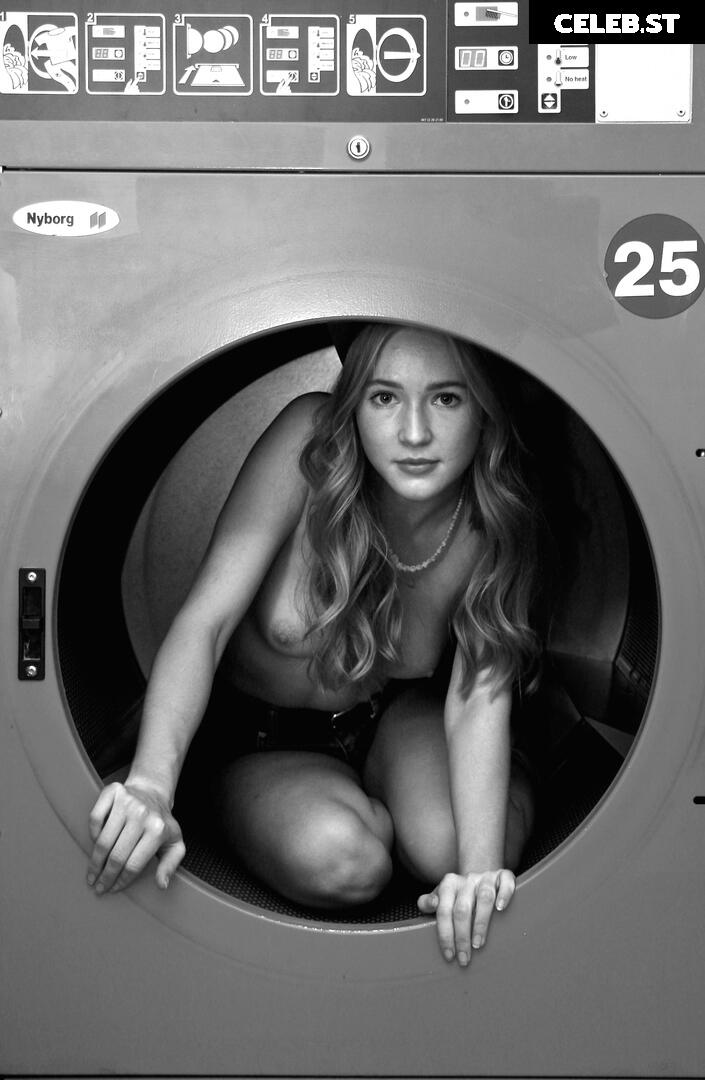 Gina Alice Stiebitz Image 3058164