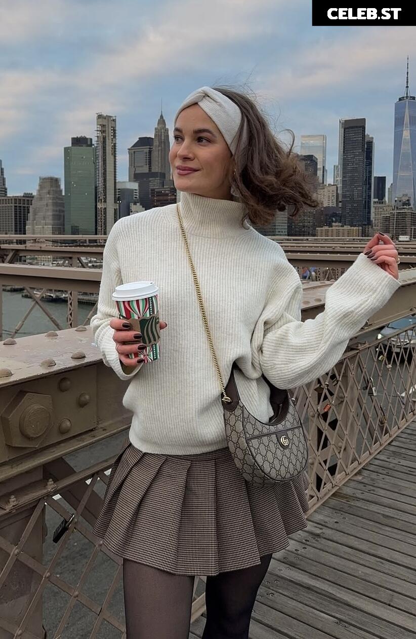 Lara Emilia Image 3040767