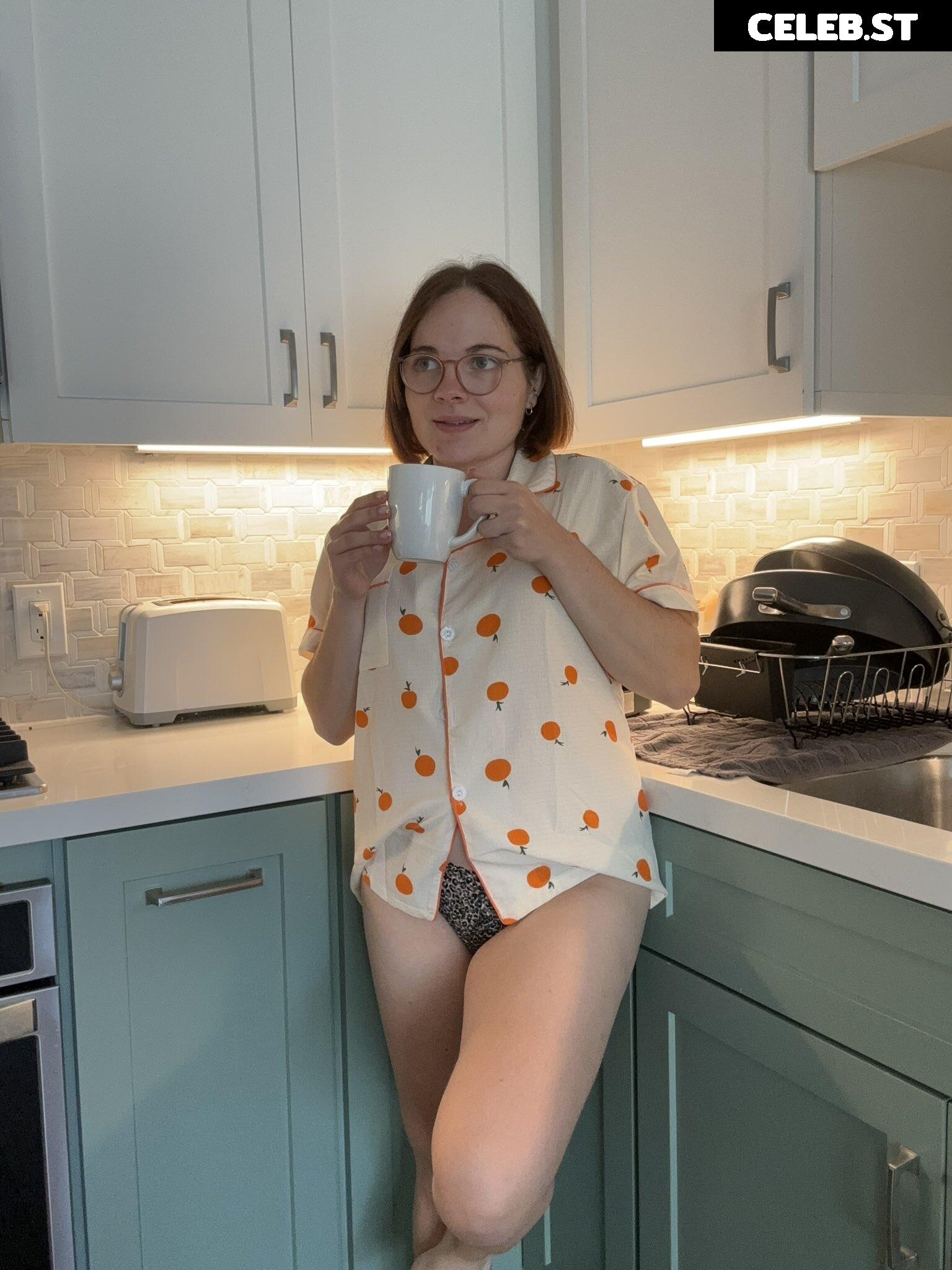 Emma Clarke Image 3031476