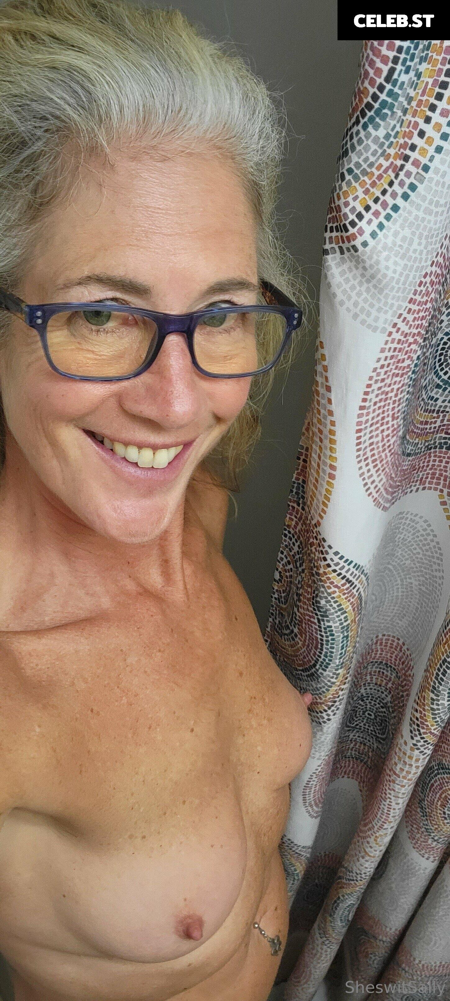 SHESWITME Image 303983