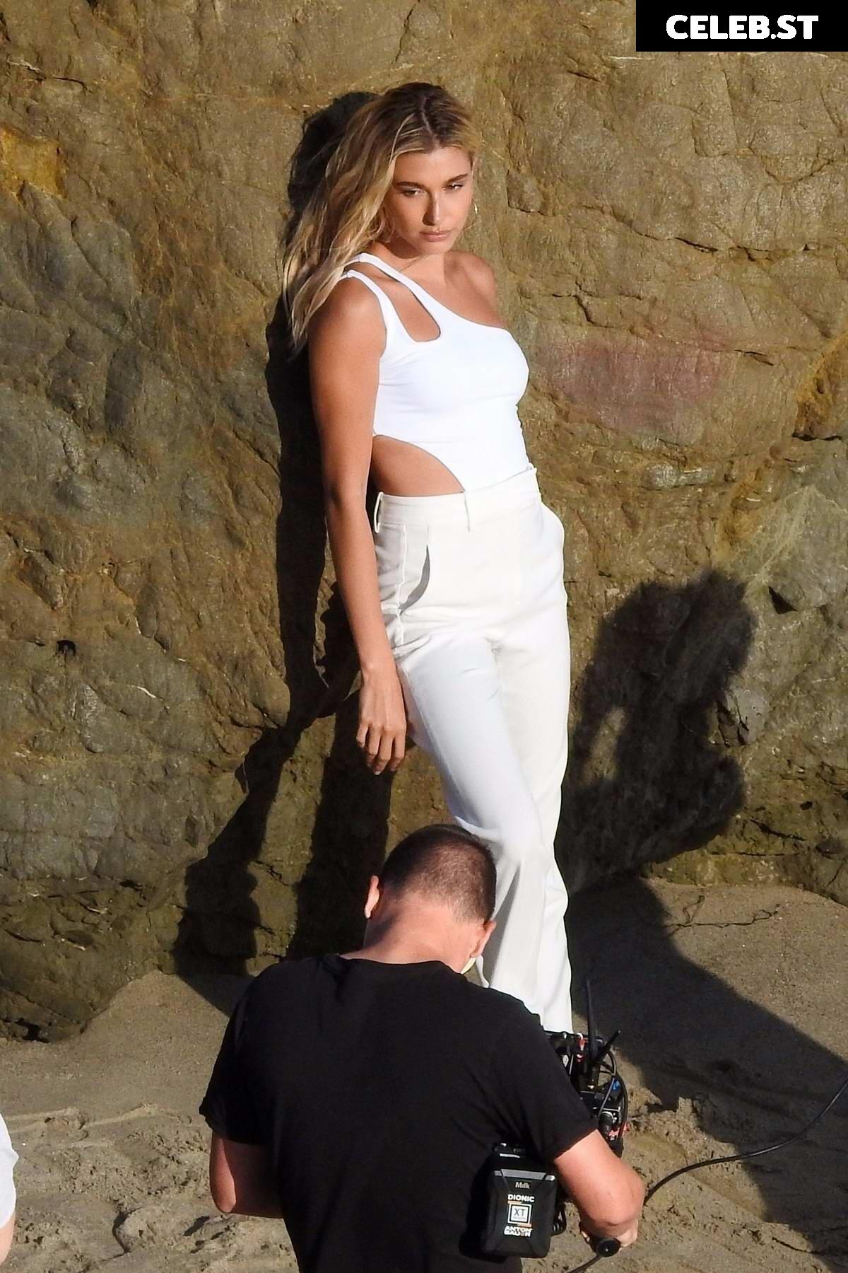 Hailey Bieber Image 3010152